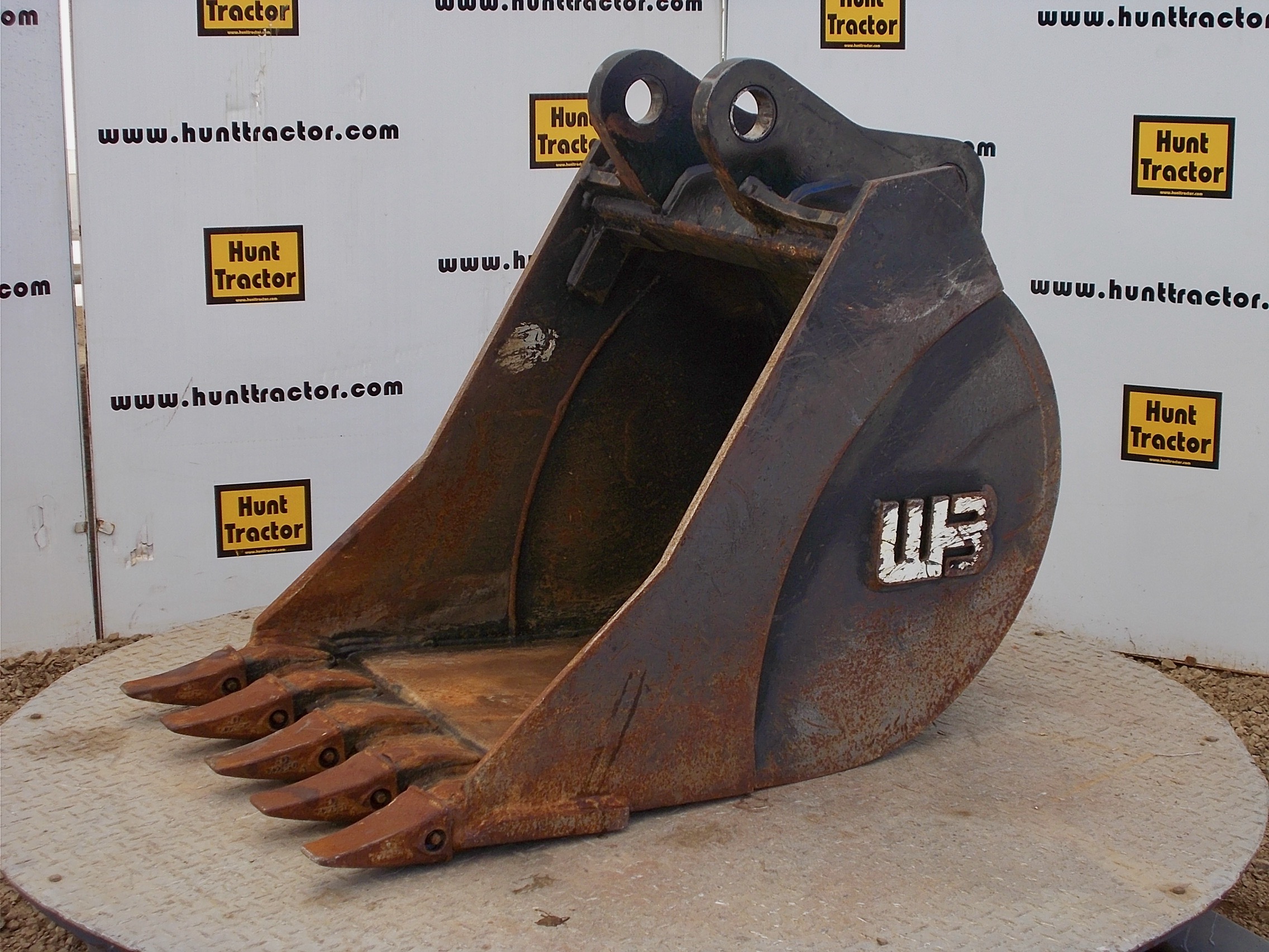 Used 25" John Deere 310SE PinOn Backhoe Bucket For Sale