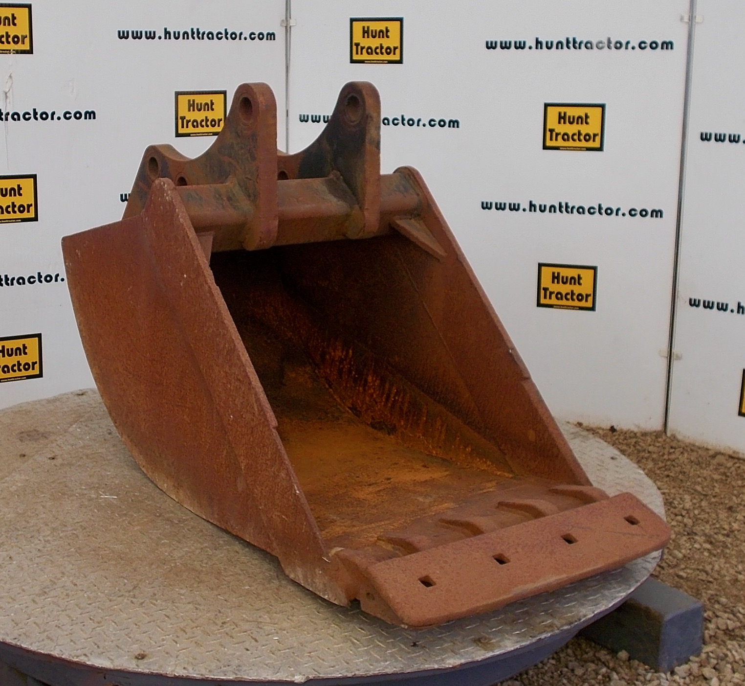 Used 24" New Holland LB75 PinOn Backhoe Bucket For Sale