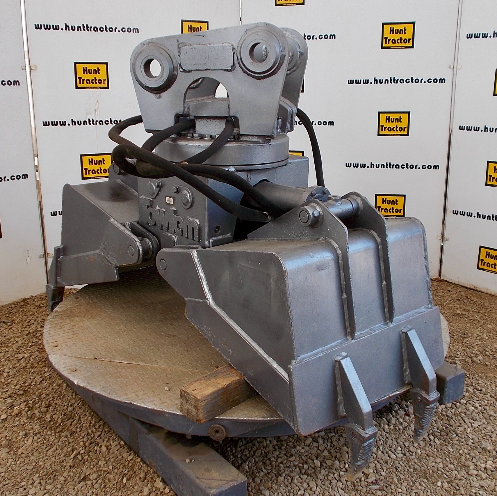 Used 26" PinOn Clamshell Bucket For Sale