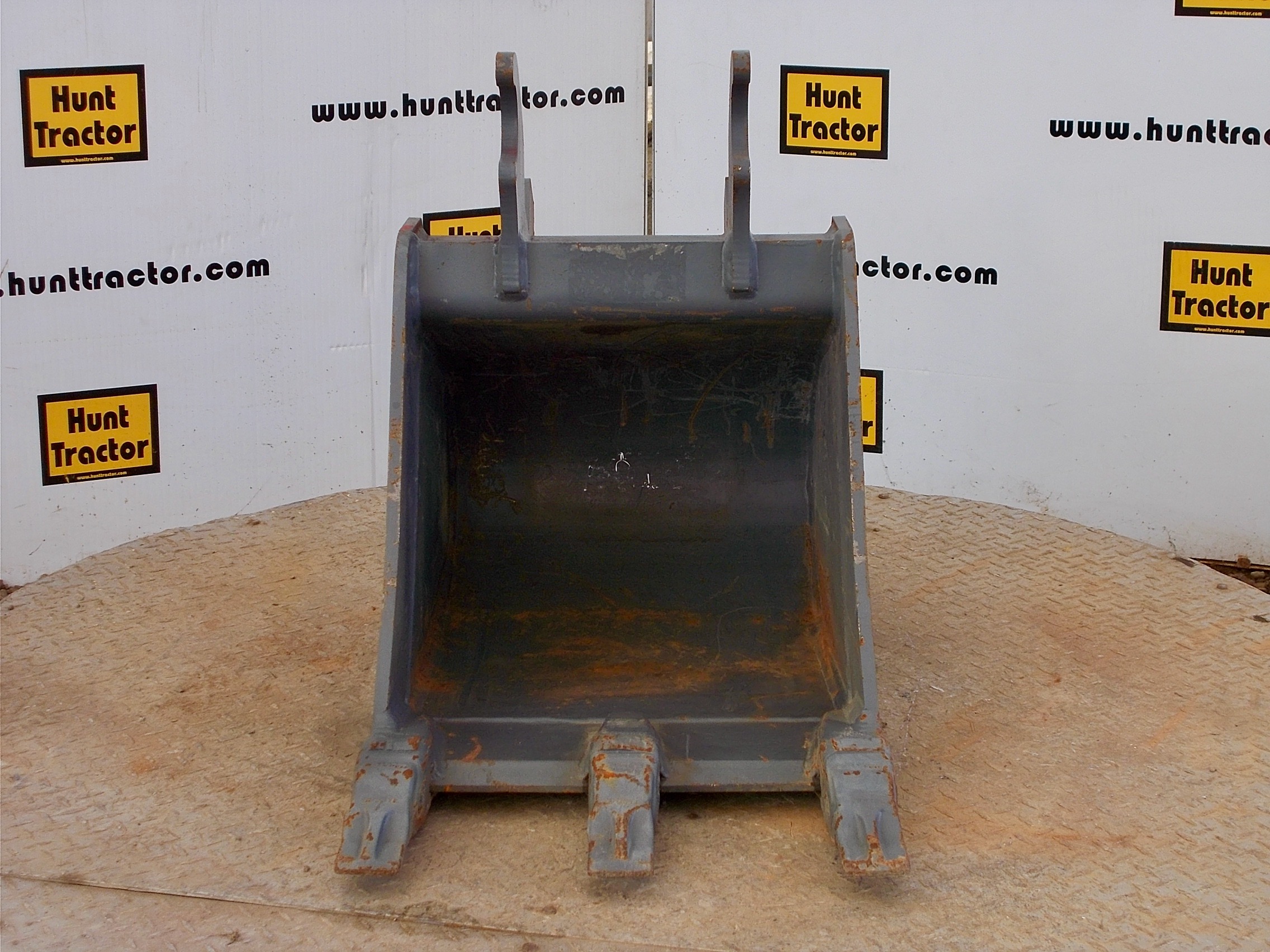 New John Deere 27 ZTS John Deere Wedge MiniExcavator Bucket For Sale