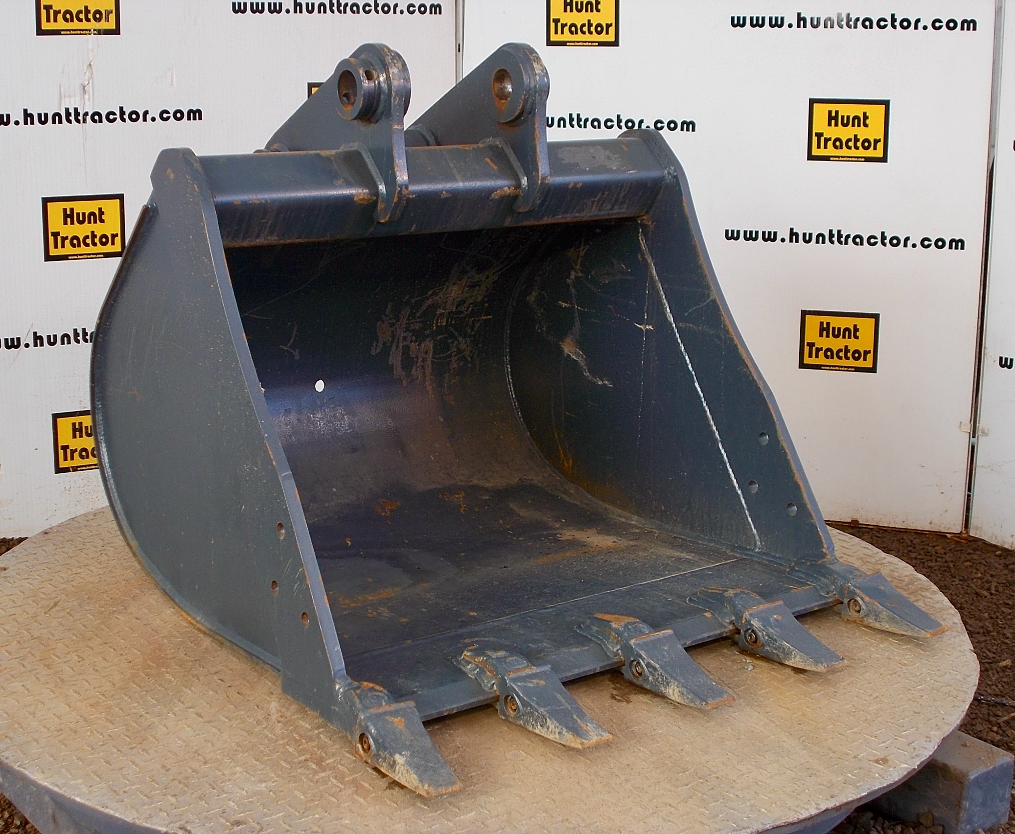 New 36" PinOn Excavator Bucket For Sale