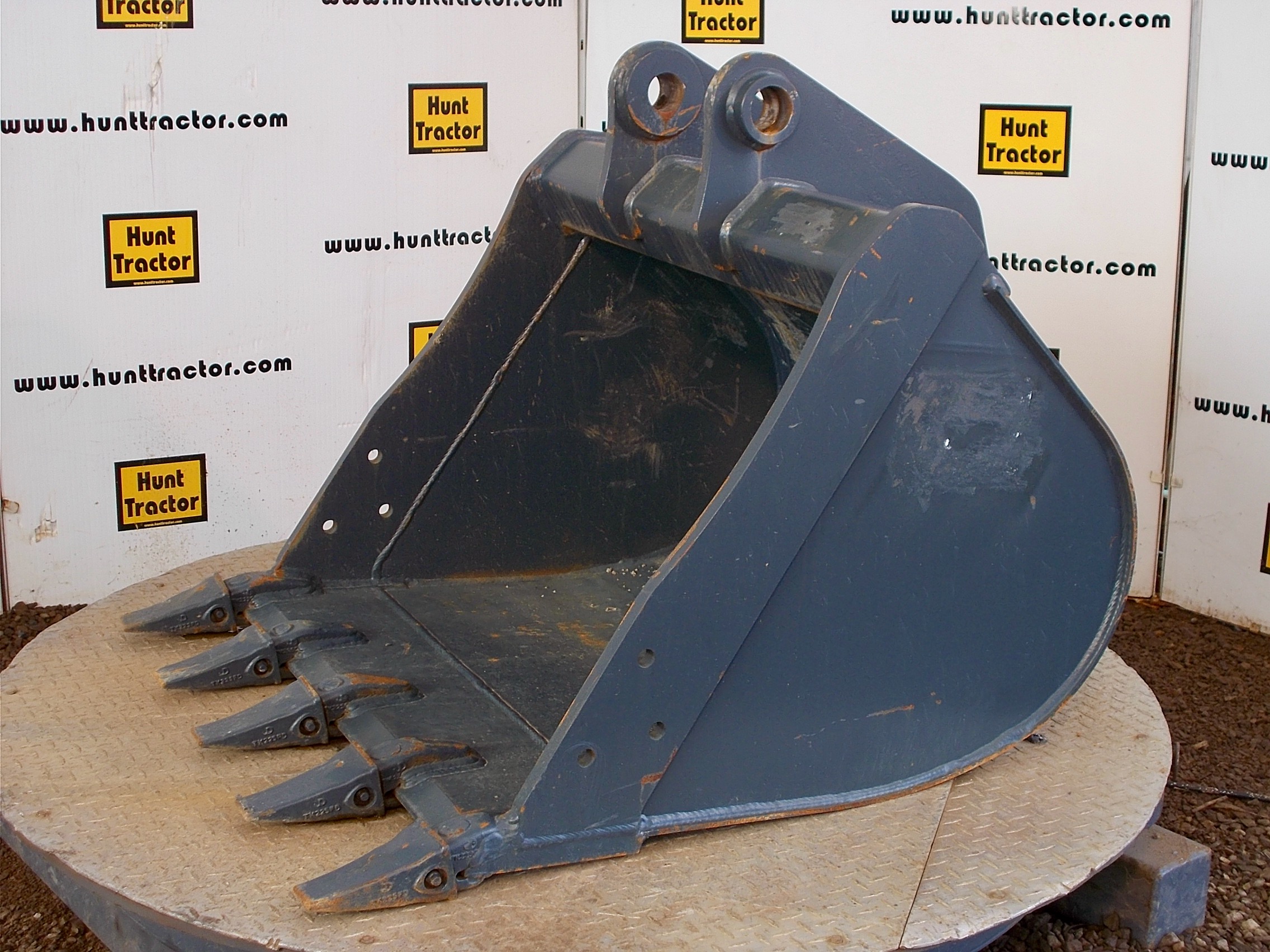New 36" PinOn Excavator Bucket For Sale