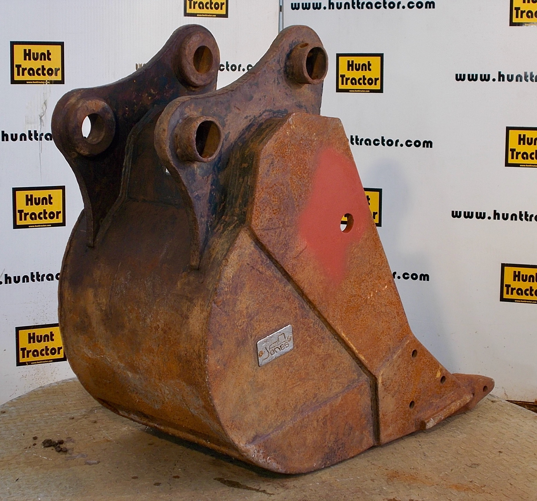 Used 24" John Deere 490E PinOn Excavator Bucket For Sale