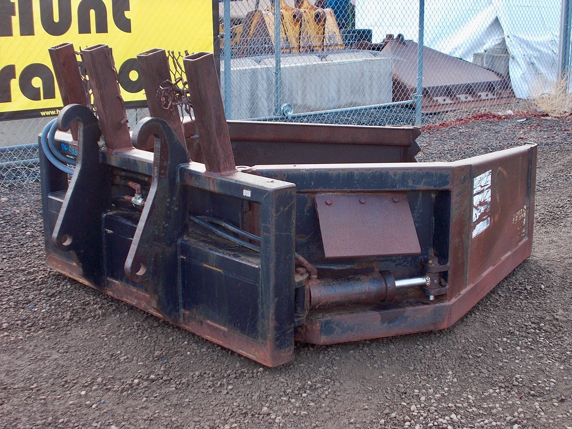 Used IT Hooks Claw Bucket Loader Bucket For Sale