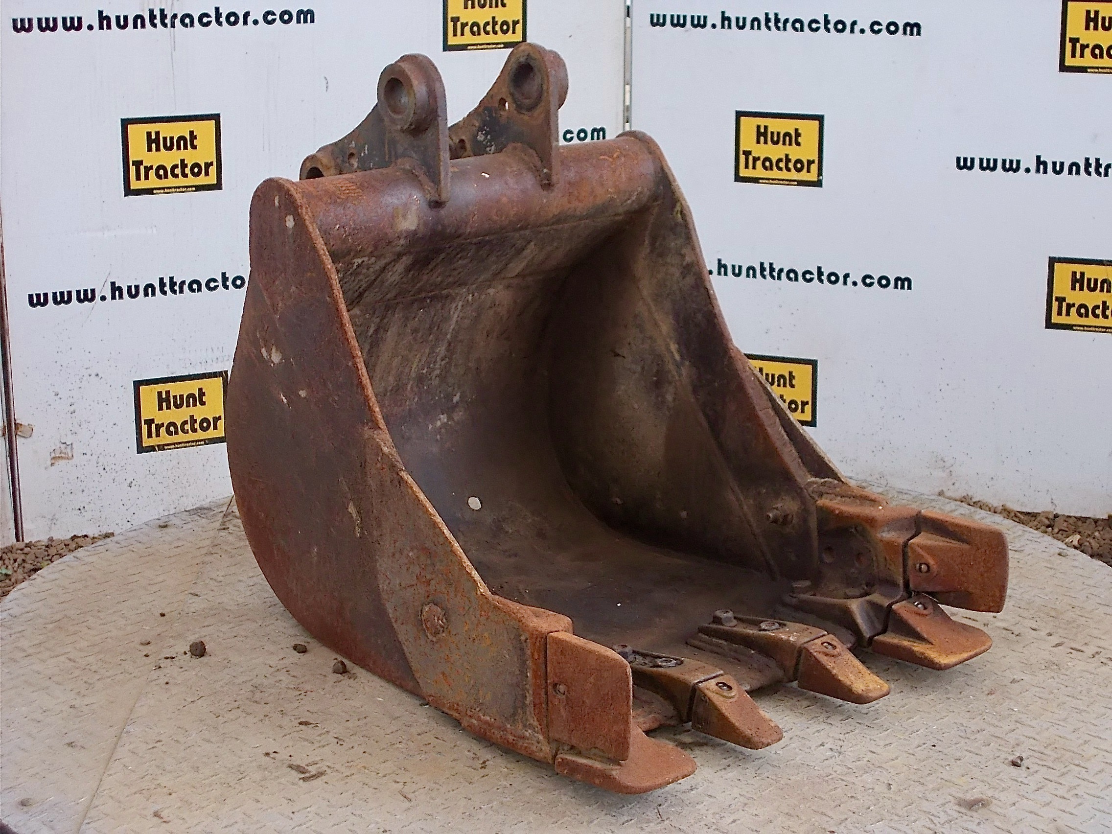 Used 24" Bobcat 435 PinOn MiniExcavator Bucket For Sale