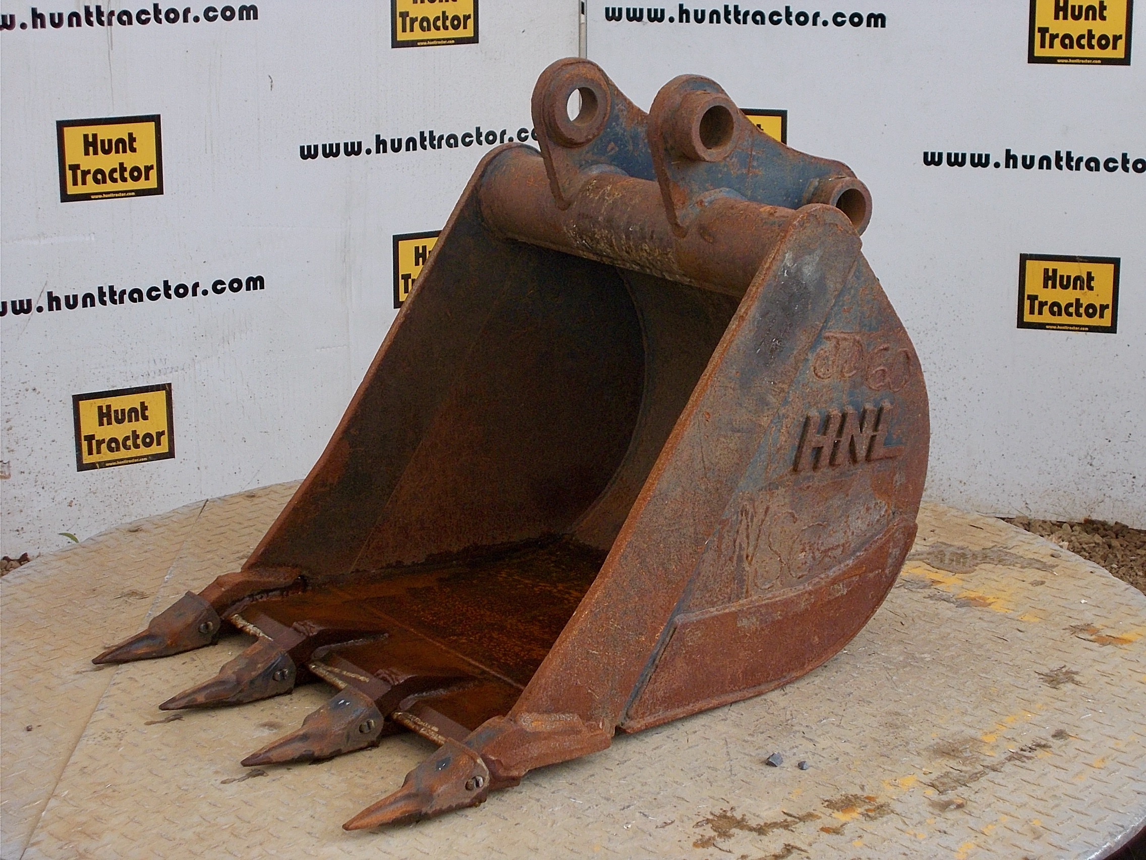 Used 24" Case CX36B PinOn MiniExcavator Bucket For Sale