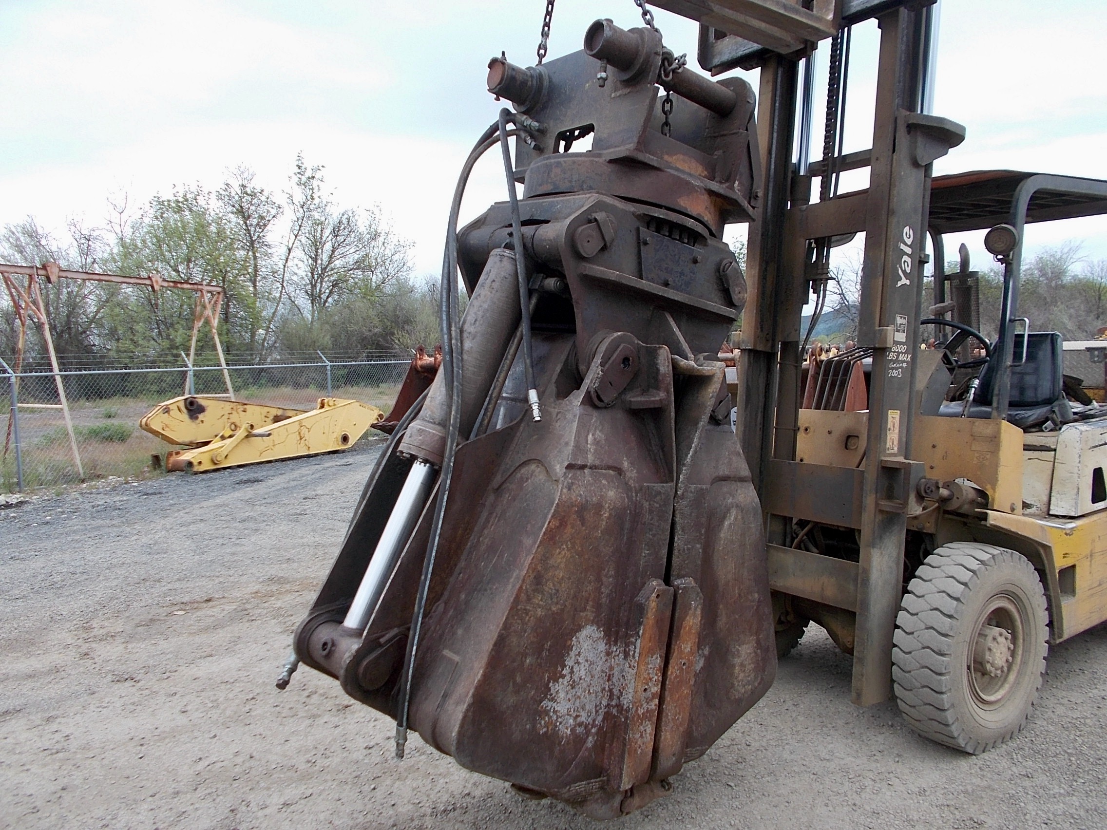 Used 34" PinOn Clamshell Bucket For Sale