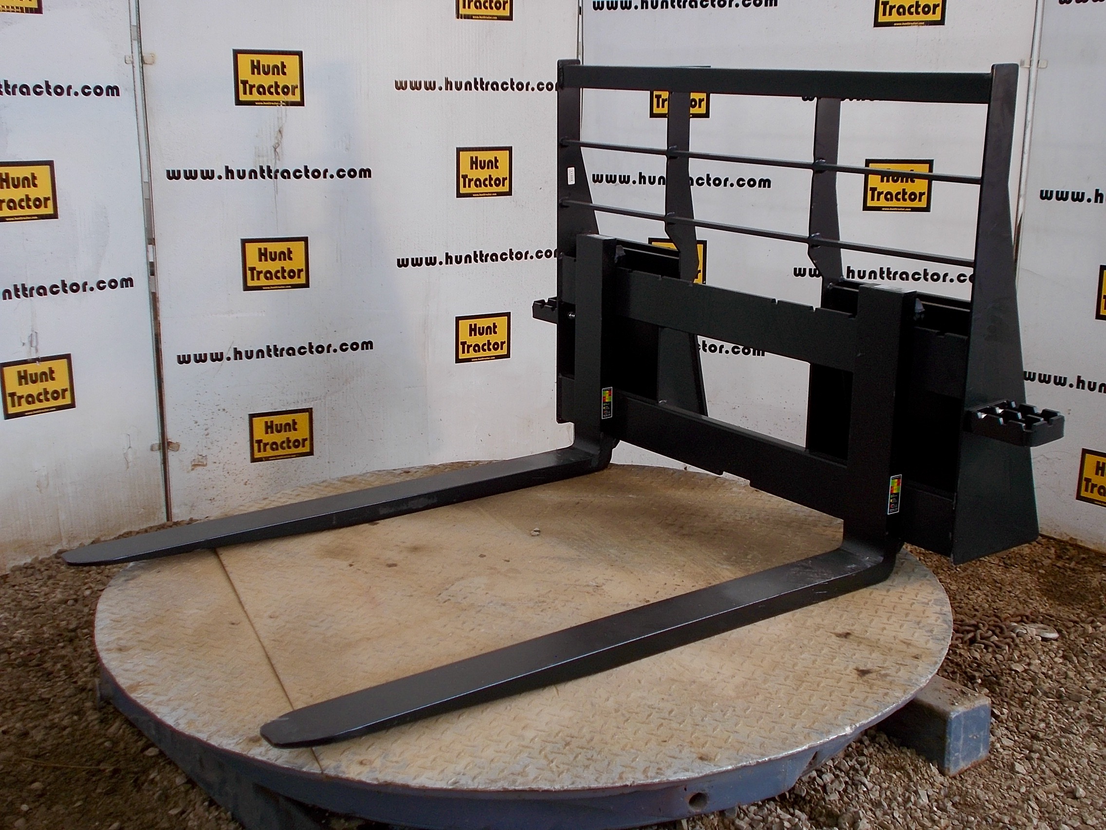 New 4,500 lb Bobcat 325 Universal Skid Steer Forks For Sale