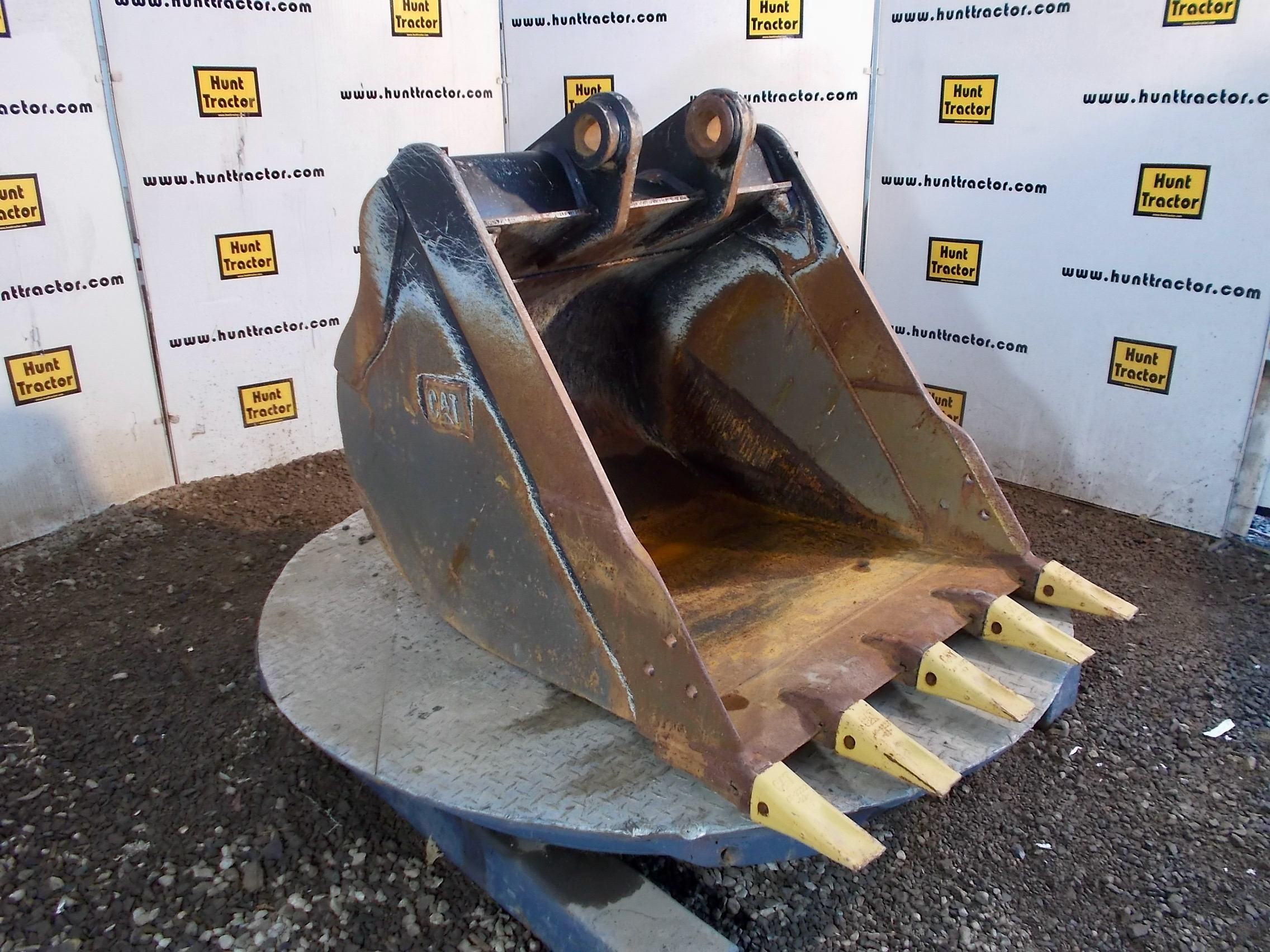 Used 36 Caterpillar 310 Pin On Excavator Bucket For Sale