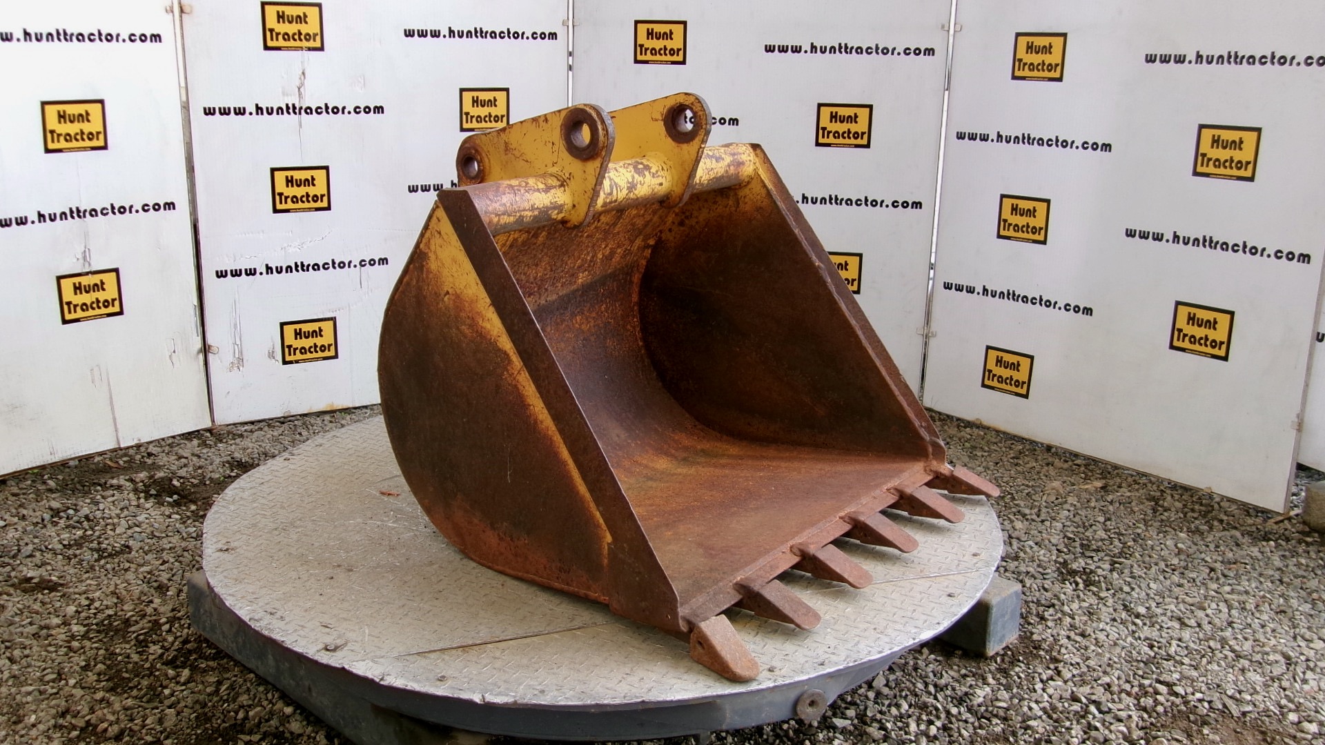 Used 36" Case 580K PinOn Backhoe Bucket For Sale