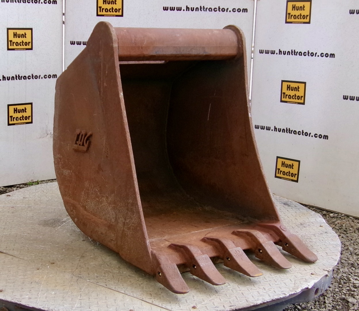 Used 24" 1/4 Yd WainRoy® Style Backhoe Bucket For Sale