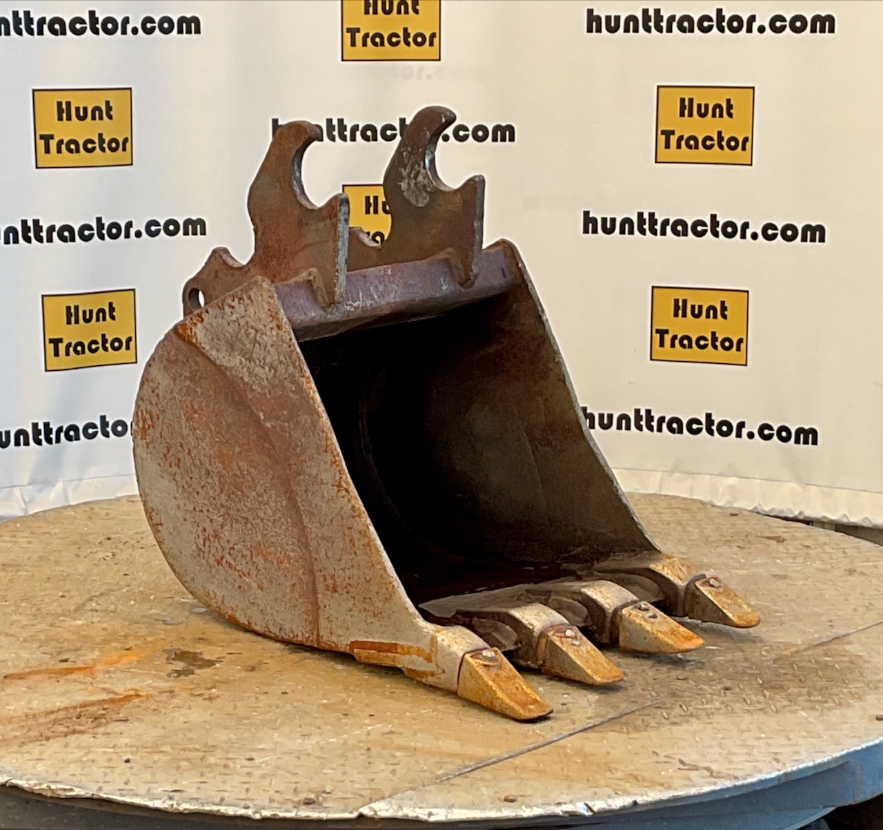 52000-18%22 Kubota Quick Change Bucket-1