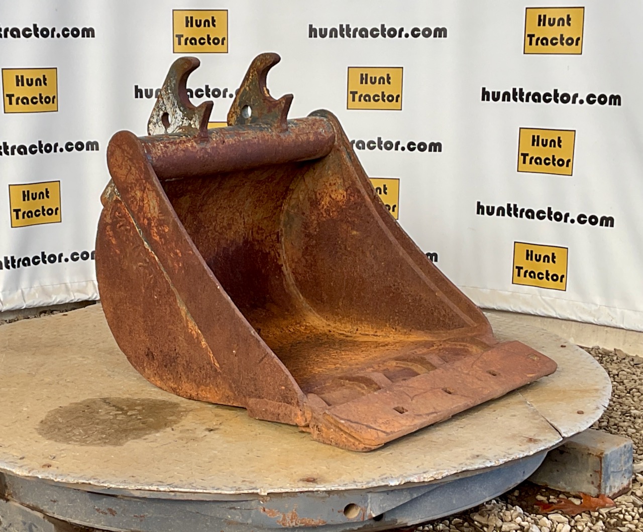 52071-25%22 JD Wedge Bucket-1