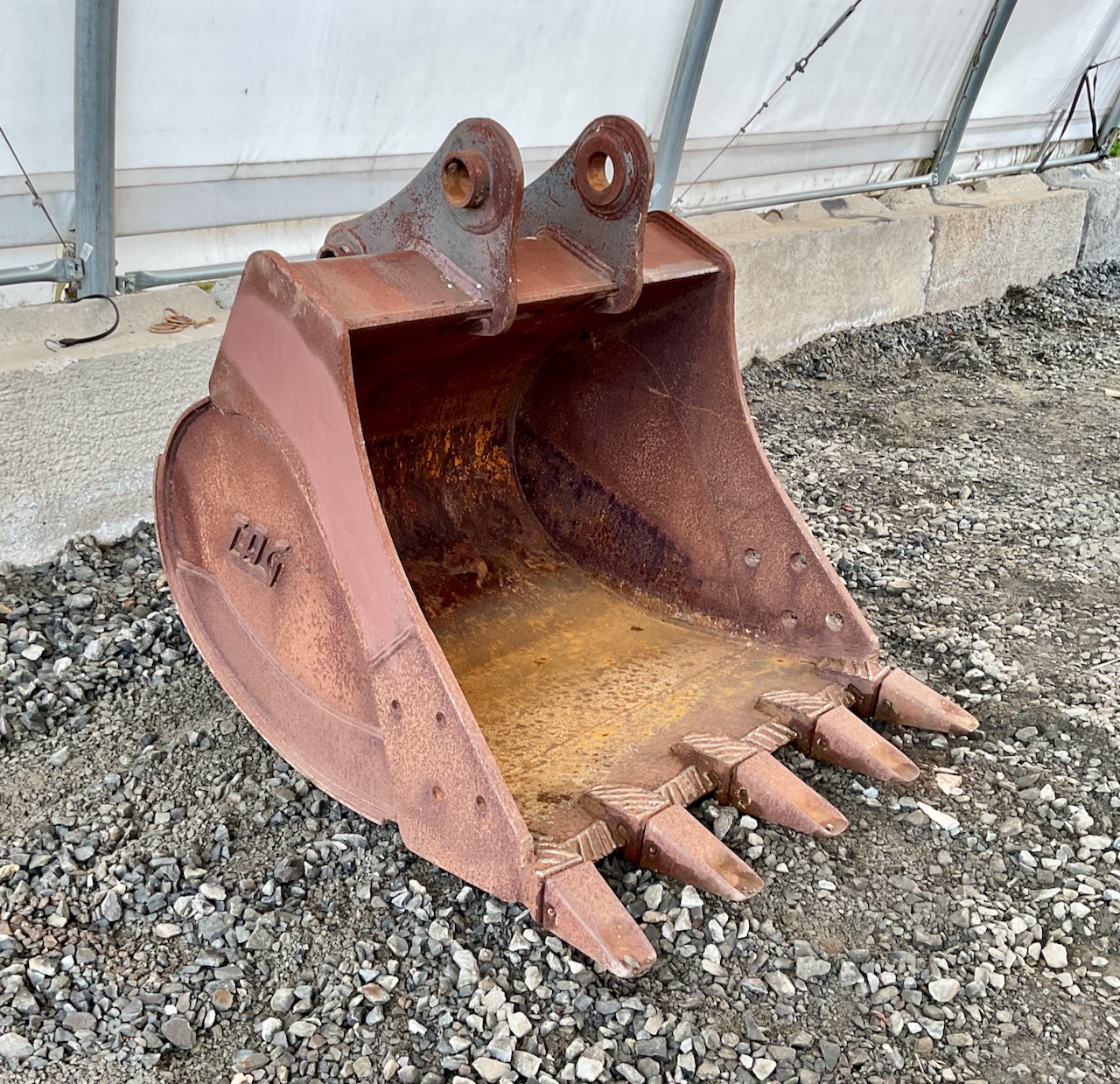 52011-42%22 Excavator Bucket-1