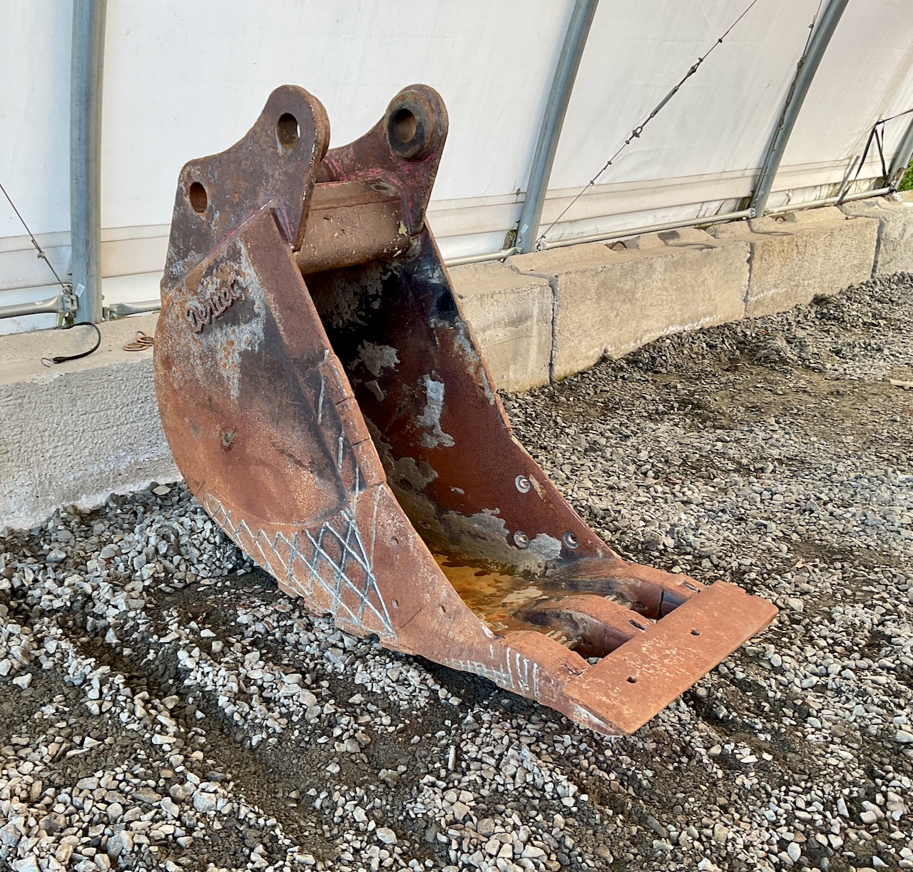 52012-24%22 Kobelco SK200 Bucket-1