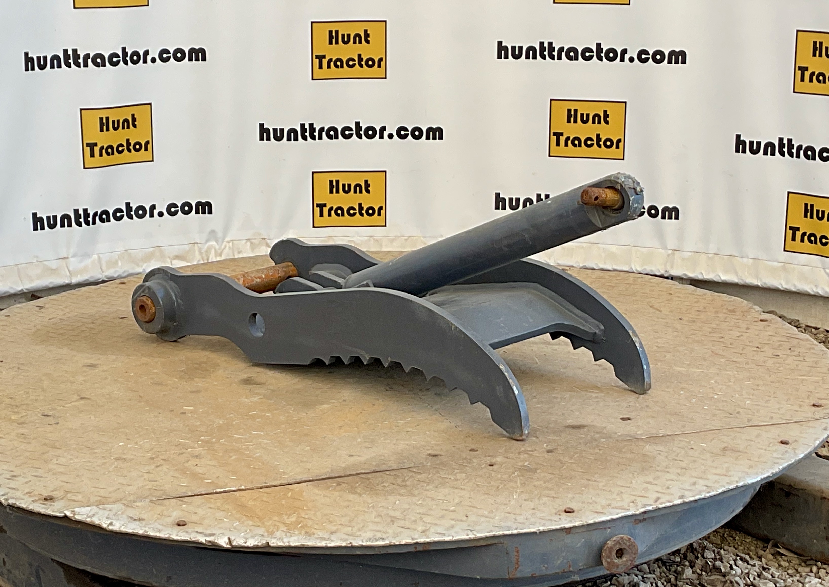 52103-Strickland Hydraulic Thumb-1