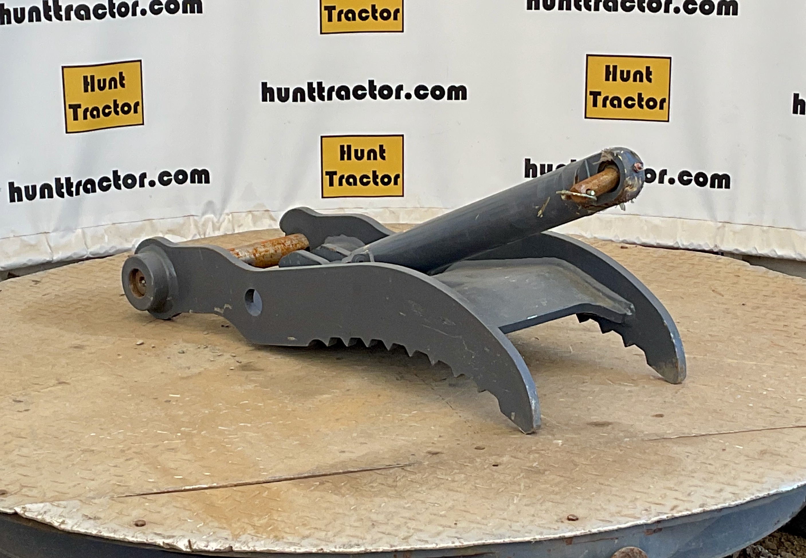 52099-Strickland Hydraulic Thumb-1