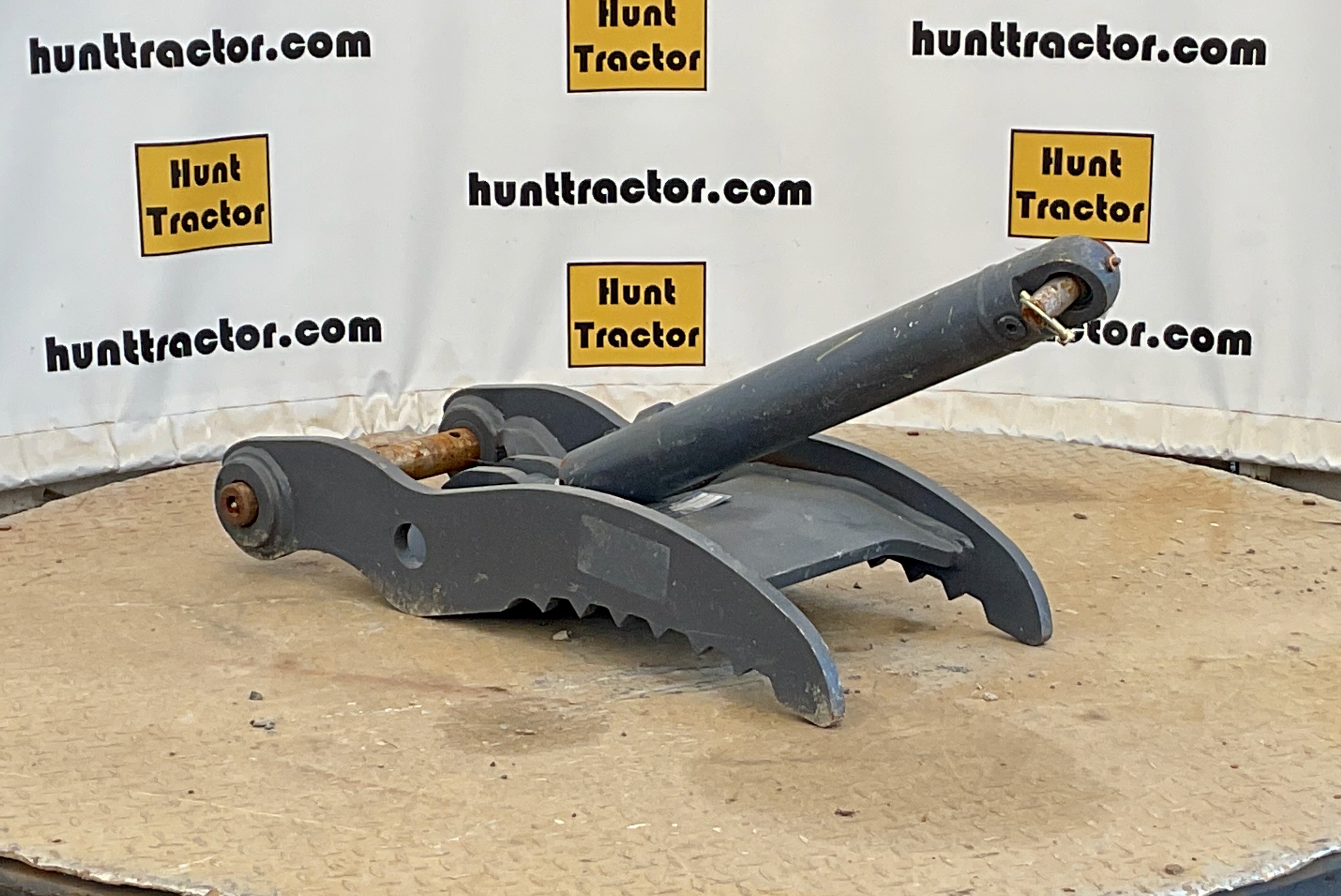 52110-Strickland Hydraulic Thumb-1