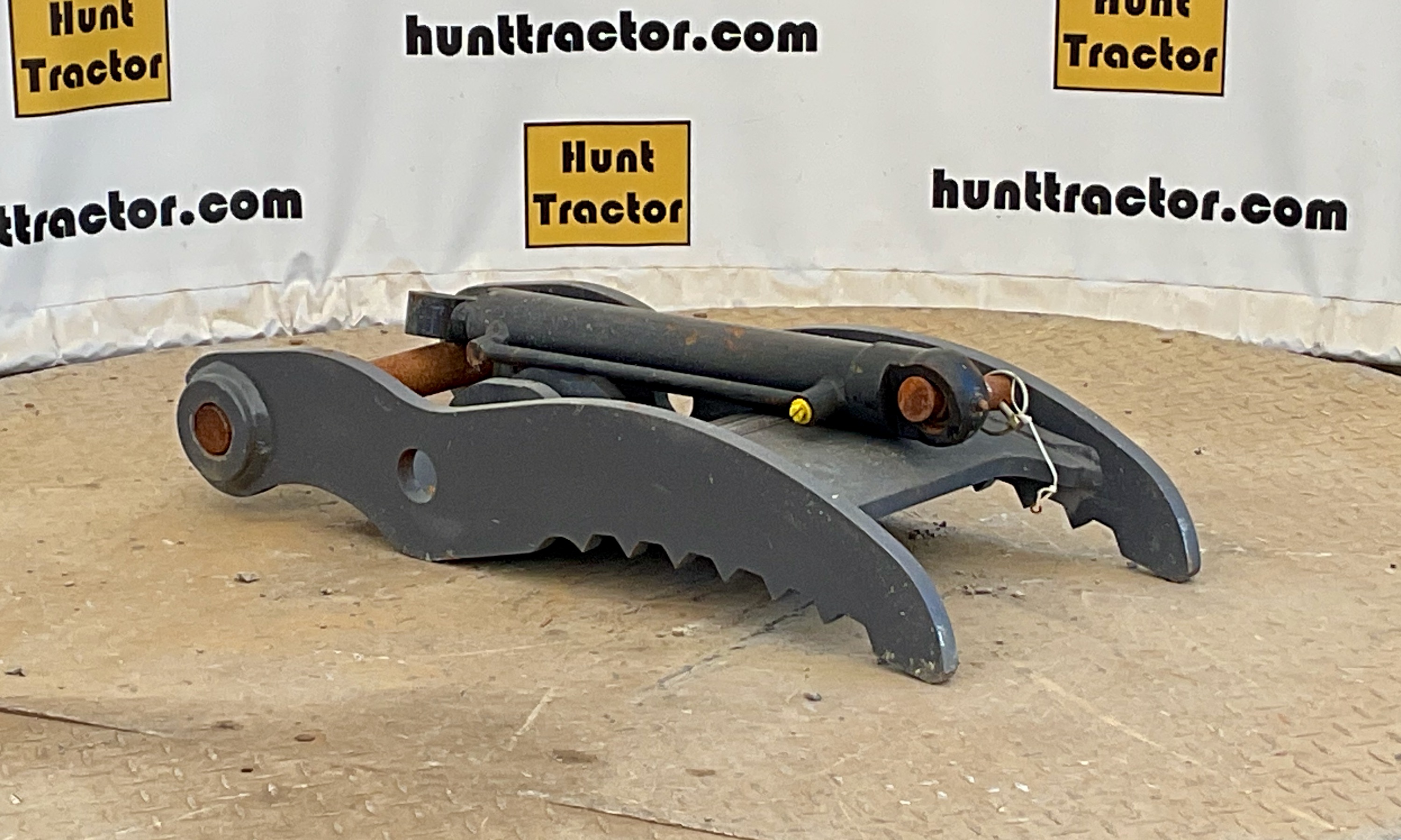 52104-Strickland Hydraulic Thumb-1