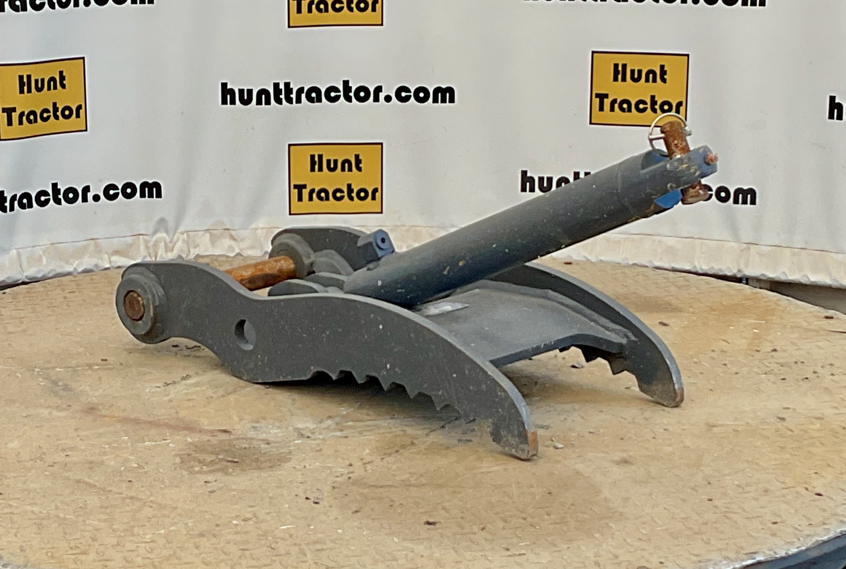 52107-Strickland Hydraulic Thumb-1