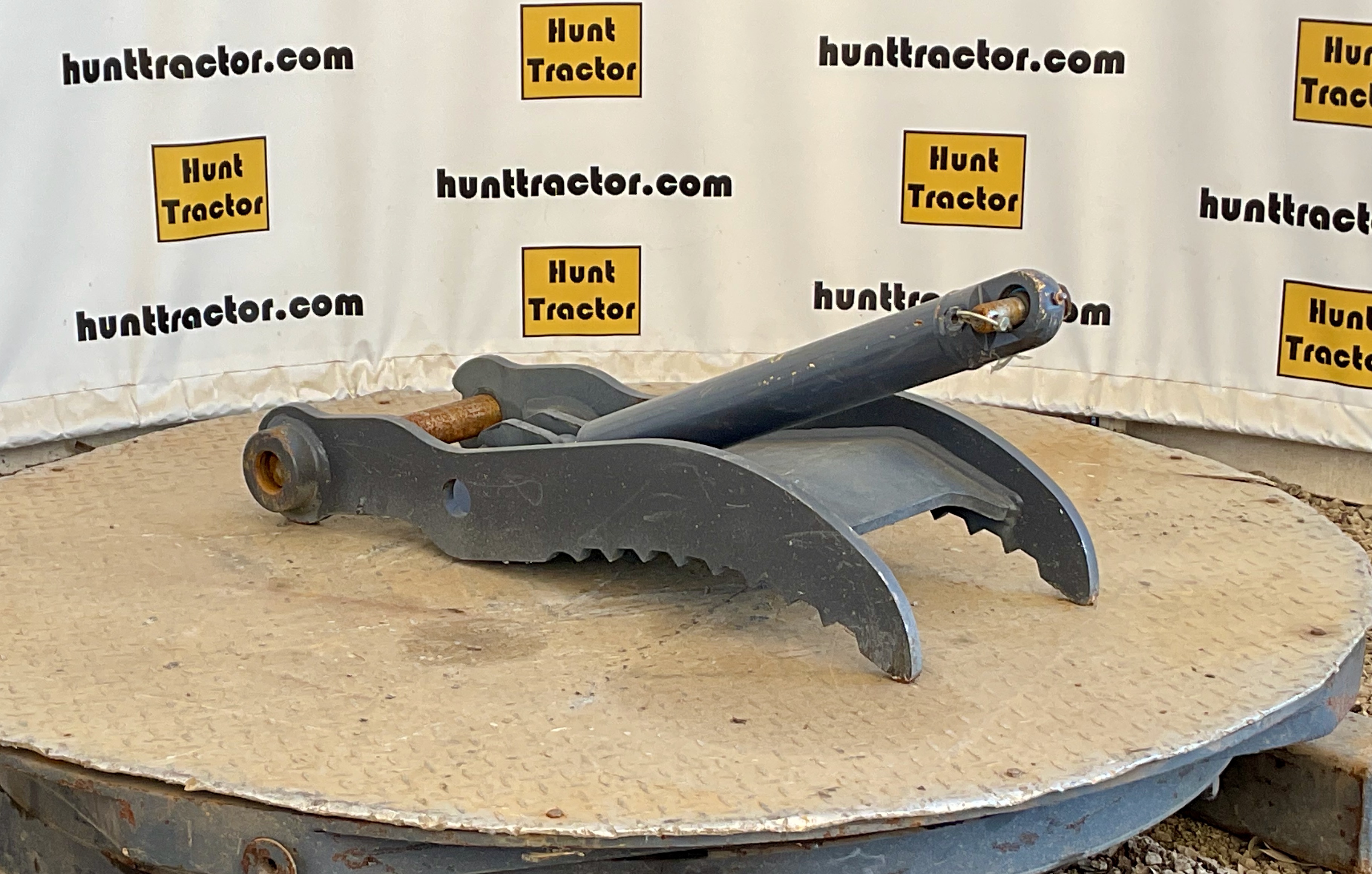52102-Strickland Hydraulic Thumb-1