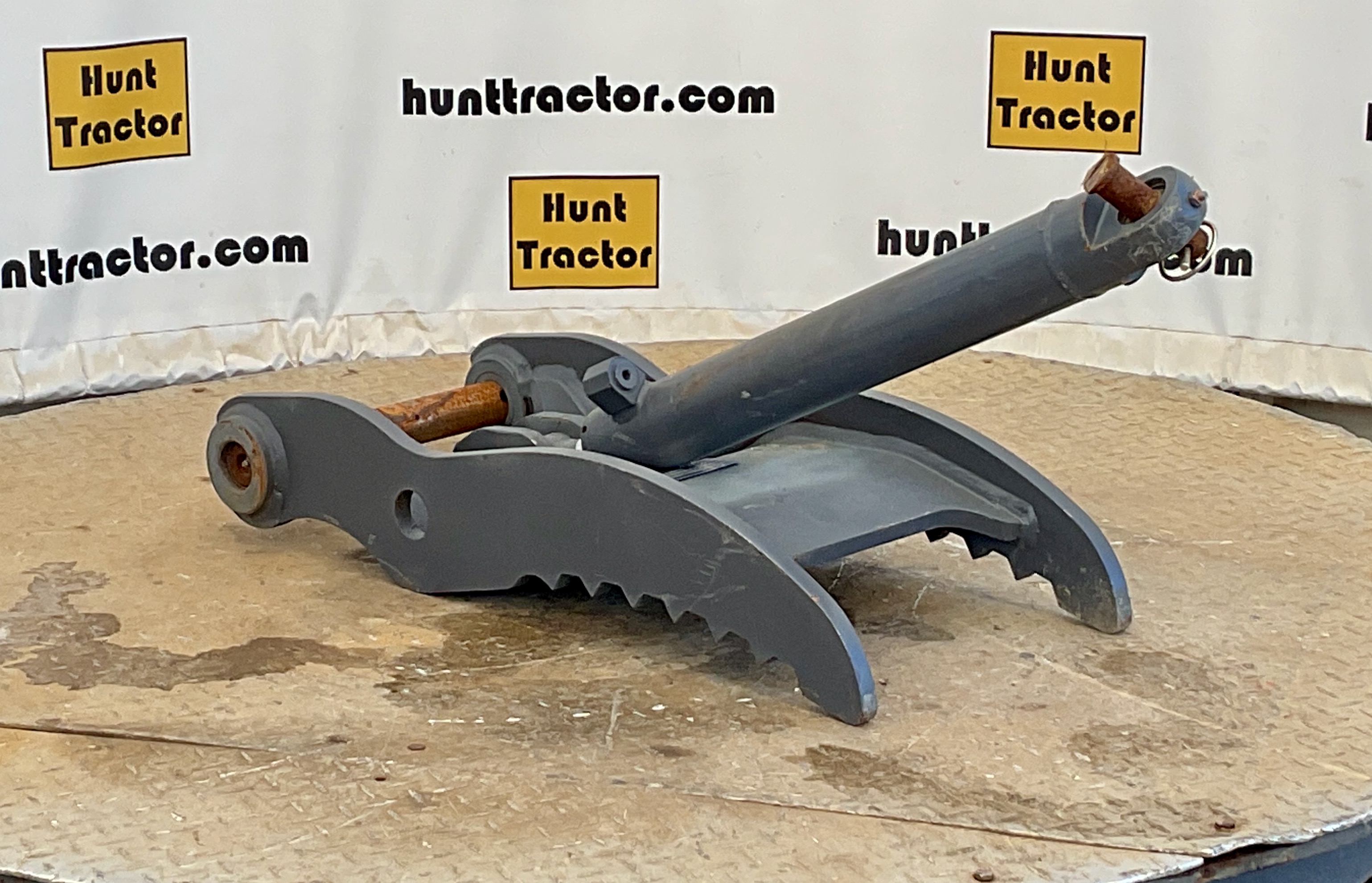 52113-Strickland Hydraulic Thumb-1