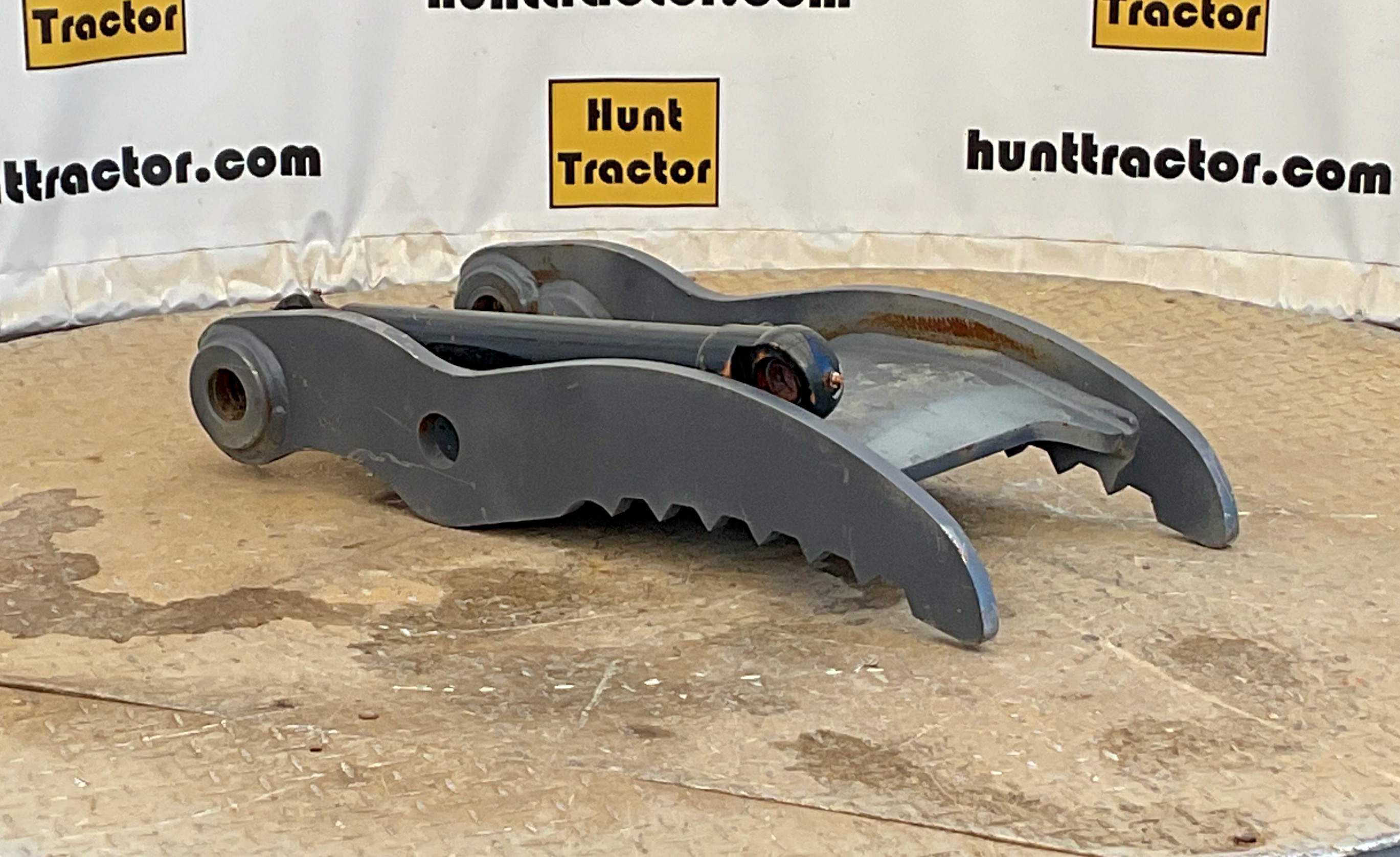 52106-Strickland Hydraulic Thumb-1