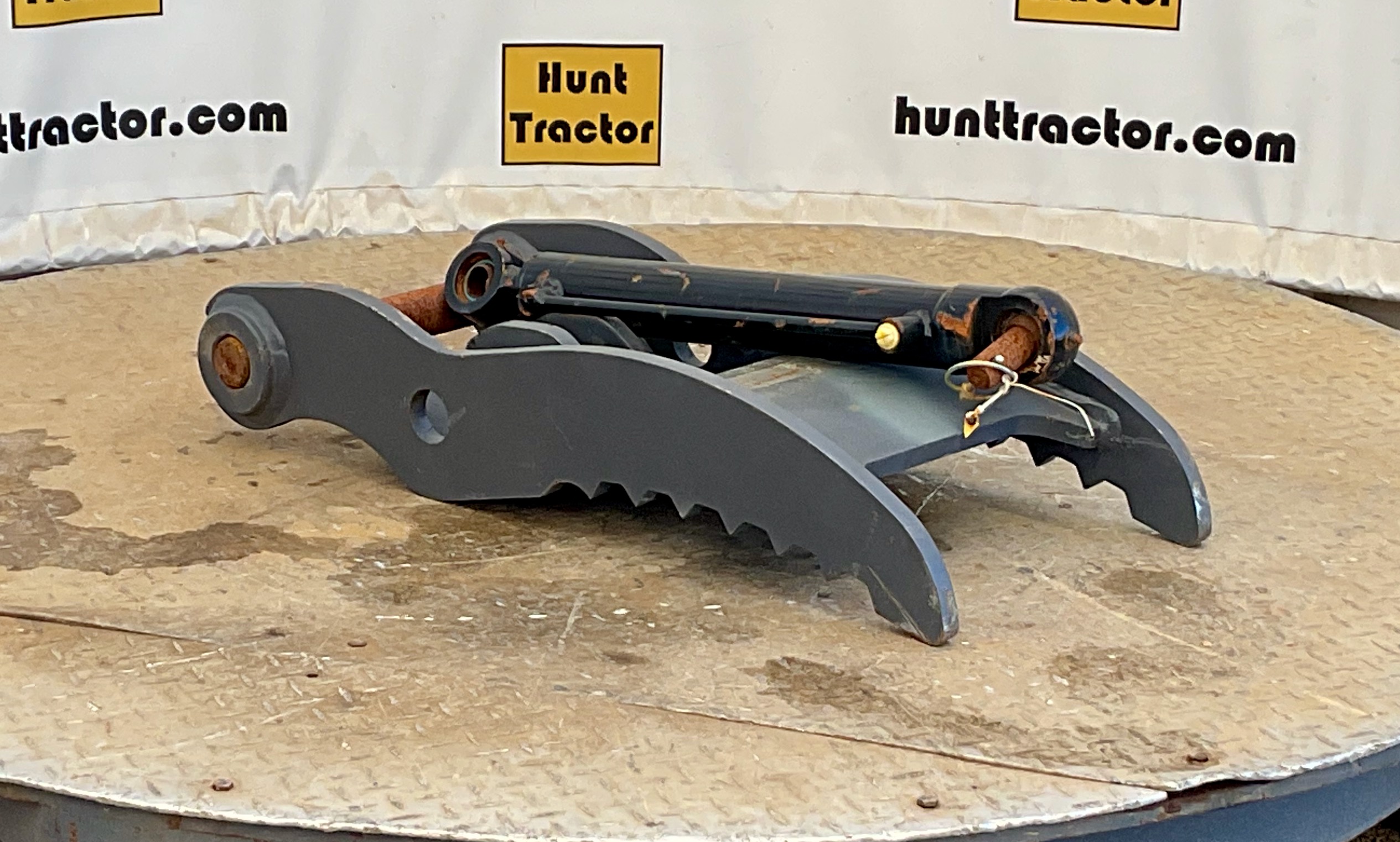 52105-Strickland Hydraulic Thumb-1