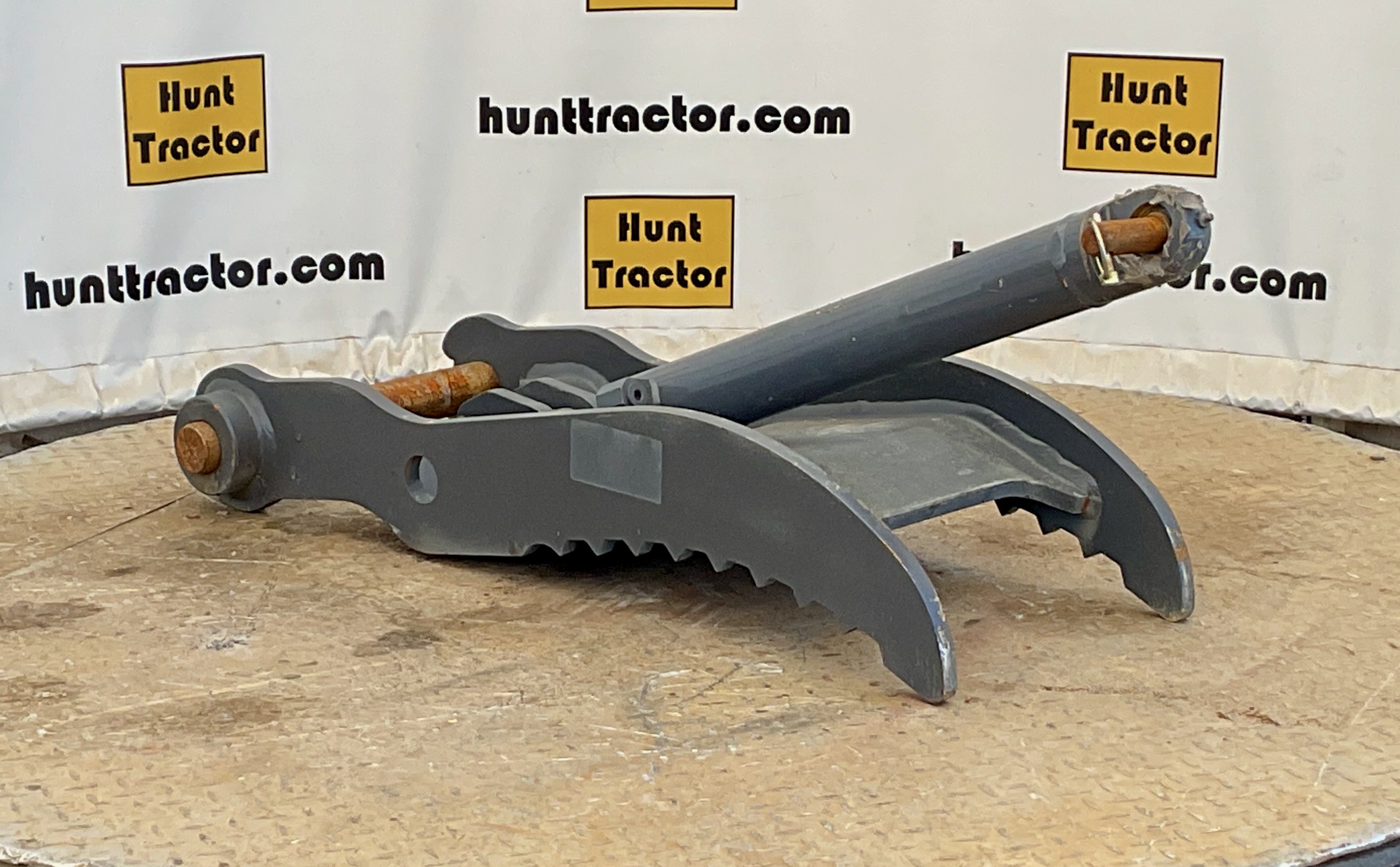 52100-Strickland Hydraulic Thumb-1
