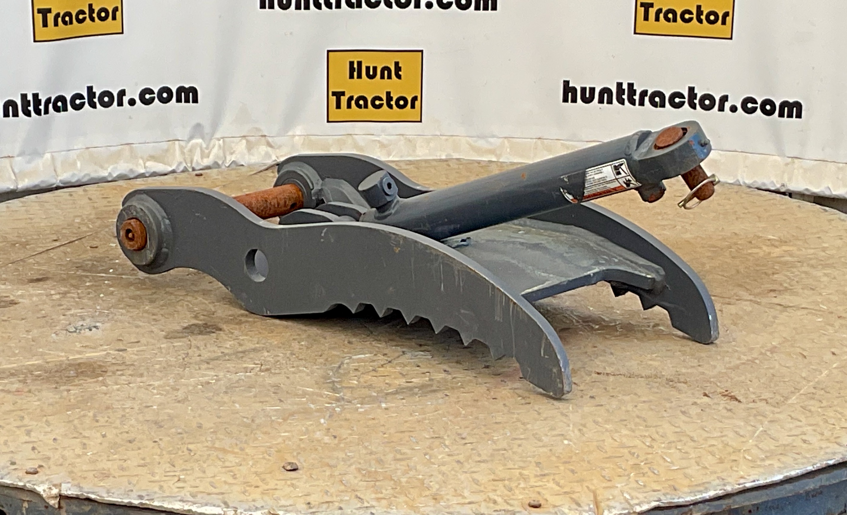 52114-Strickland Hydraulic Thumb-1