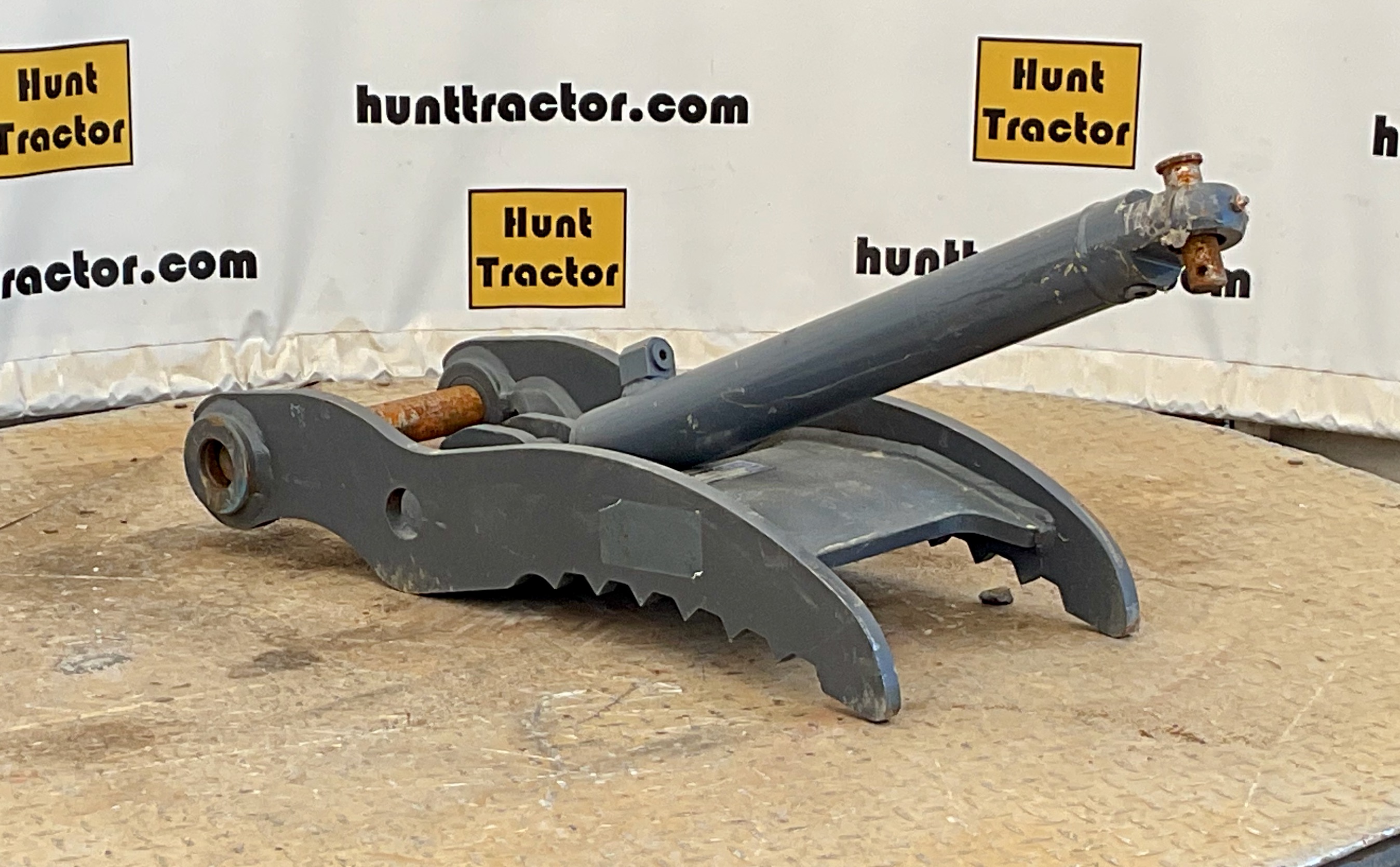 52112-Strickland Hydraulic Thumb-1
