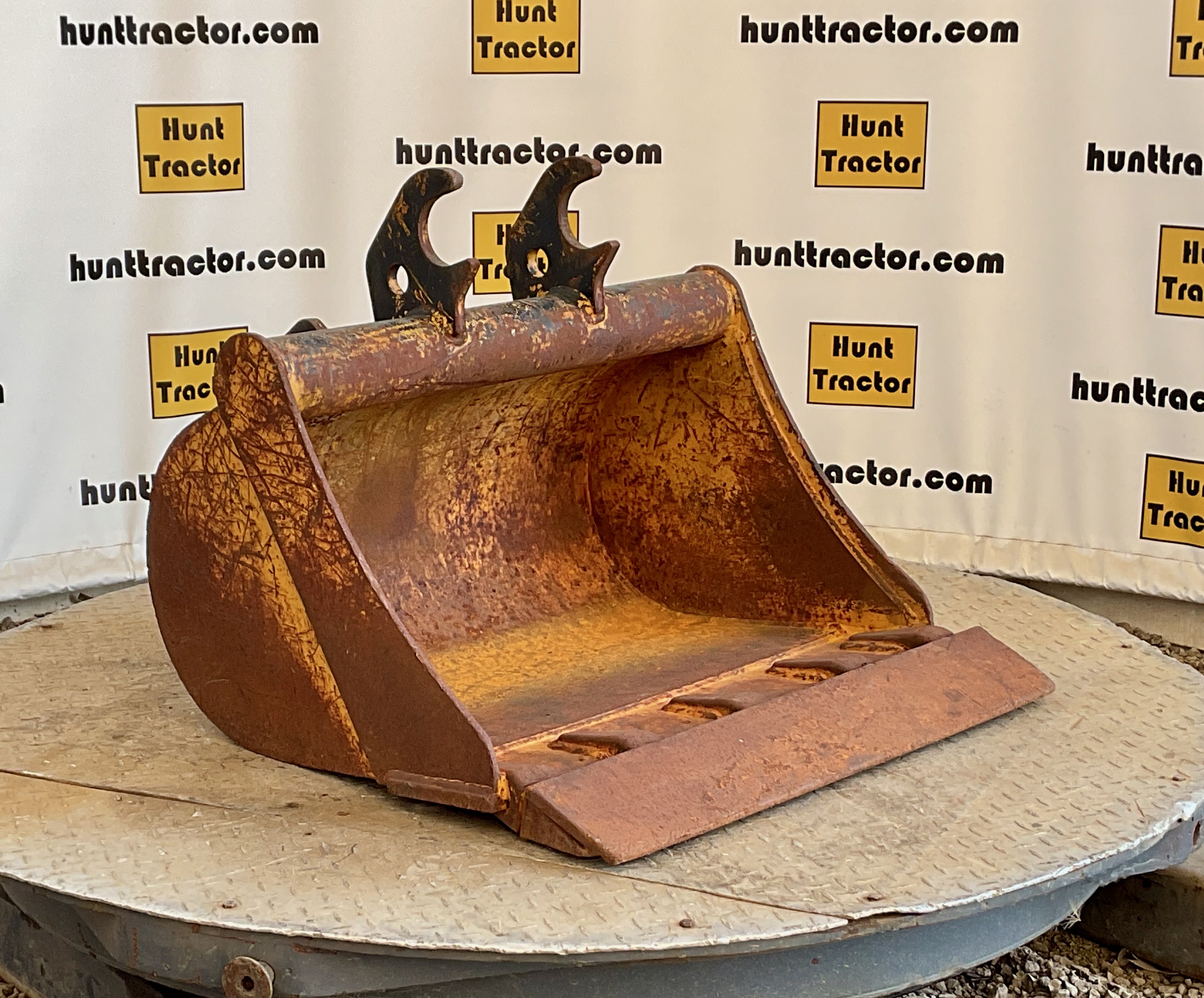 52156-30%22 JD Wedge Bucket-1