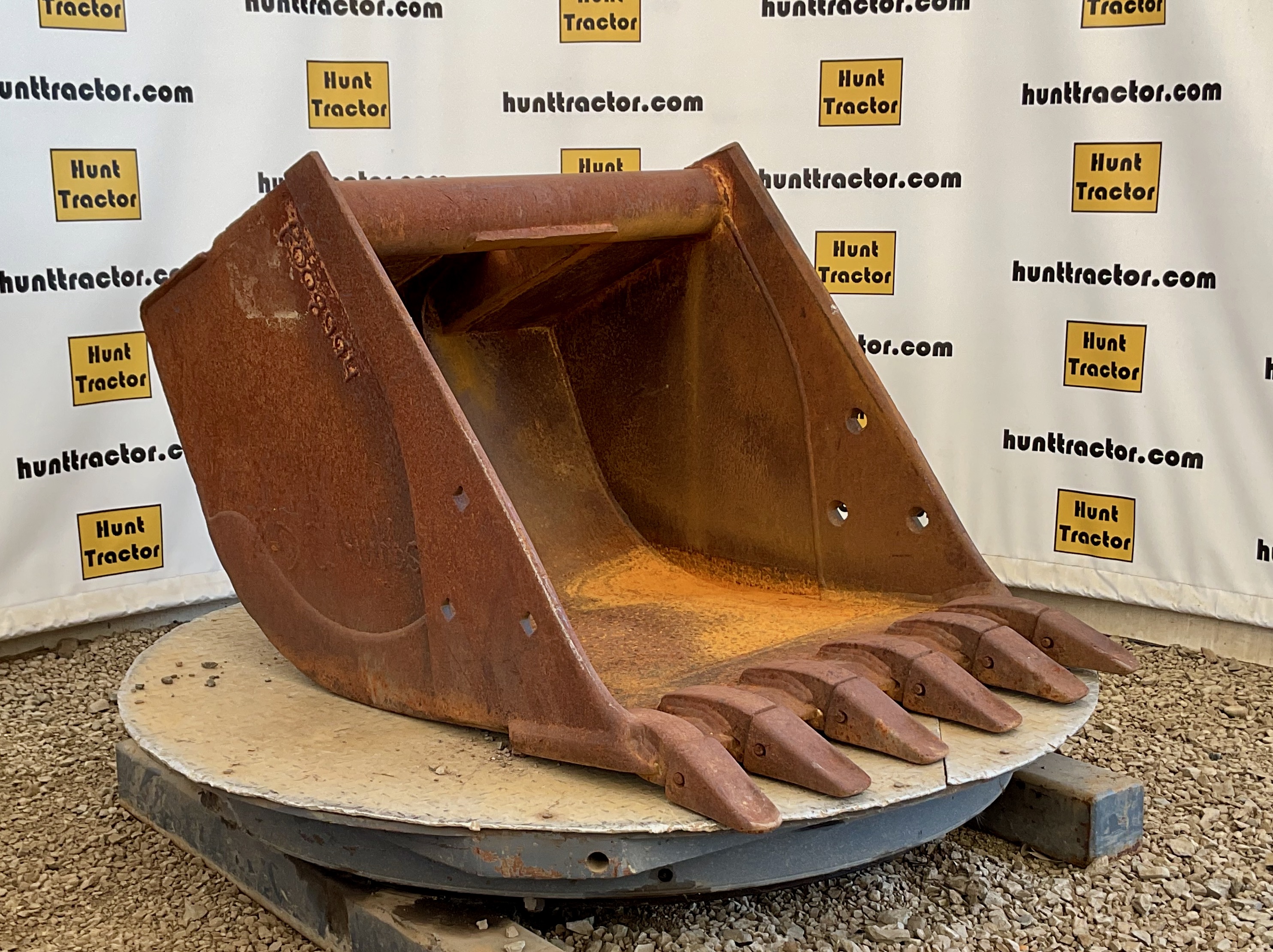 52092-36%22 Half Yard Wain-Roy Bucket-1