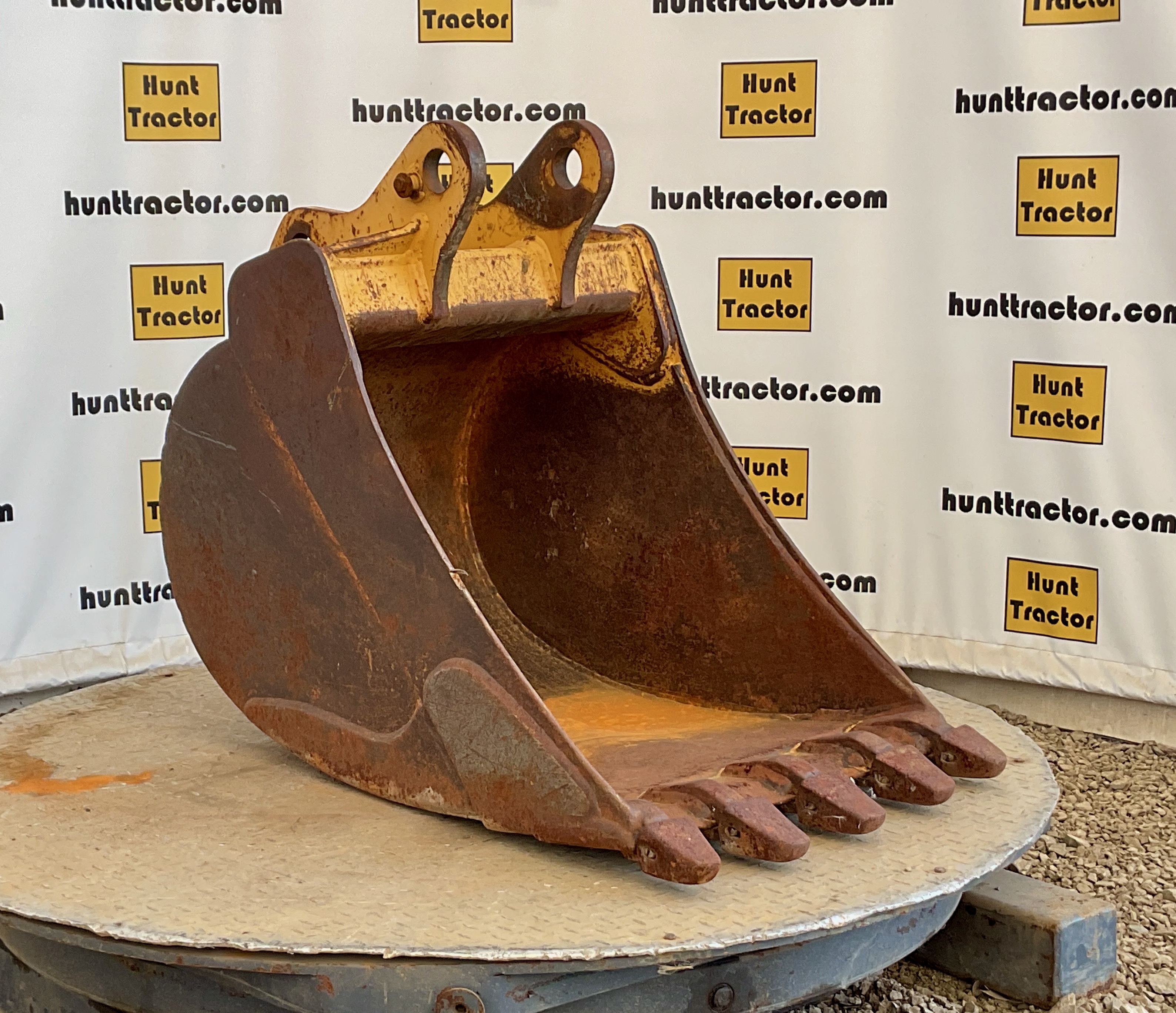 60487-24%22 JD 310SE Bucket-1