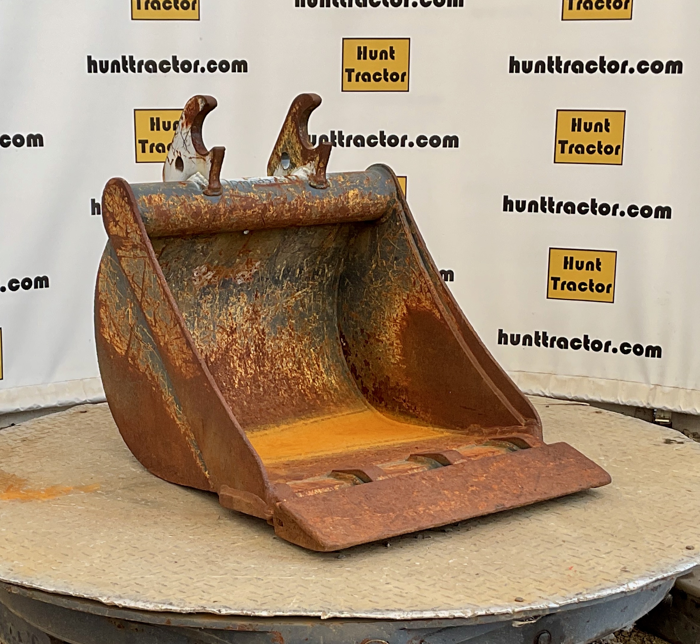 52160-25%22 John Deere Wedge Bucket-1