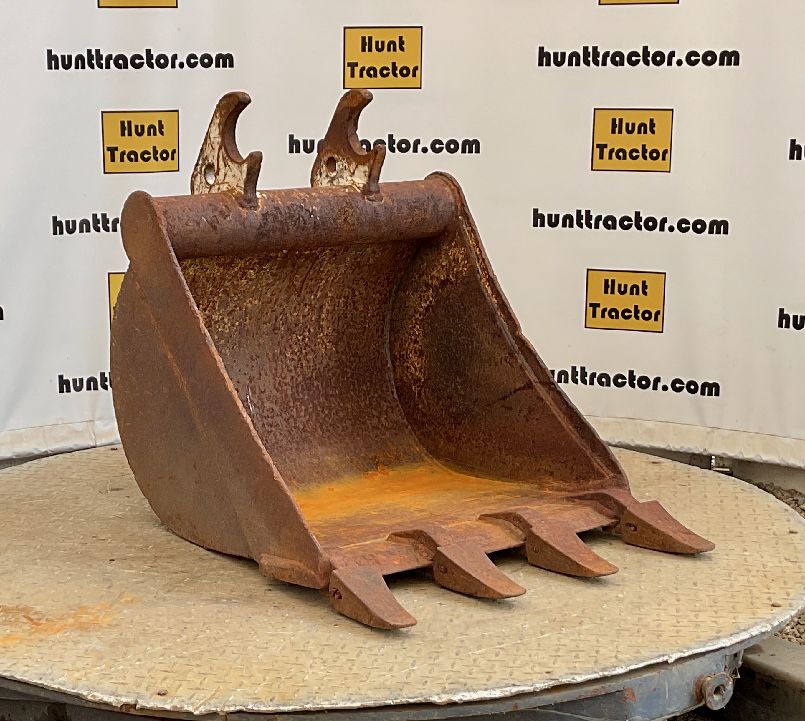 52164-25%22 John Deere Wedge Bucket-1