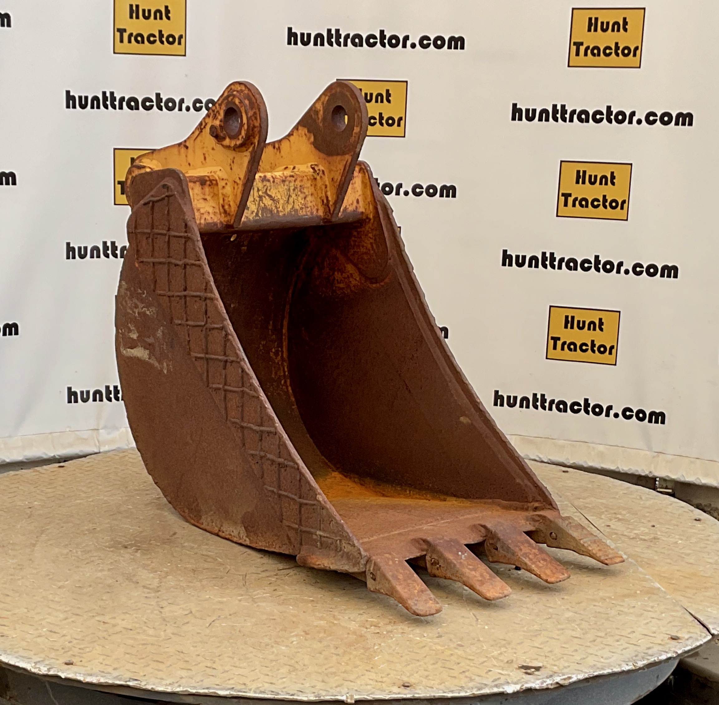 52084-18%22 JD 310G Bucket-1