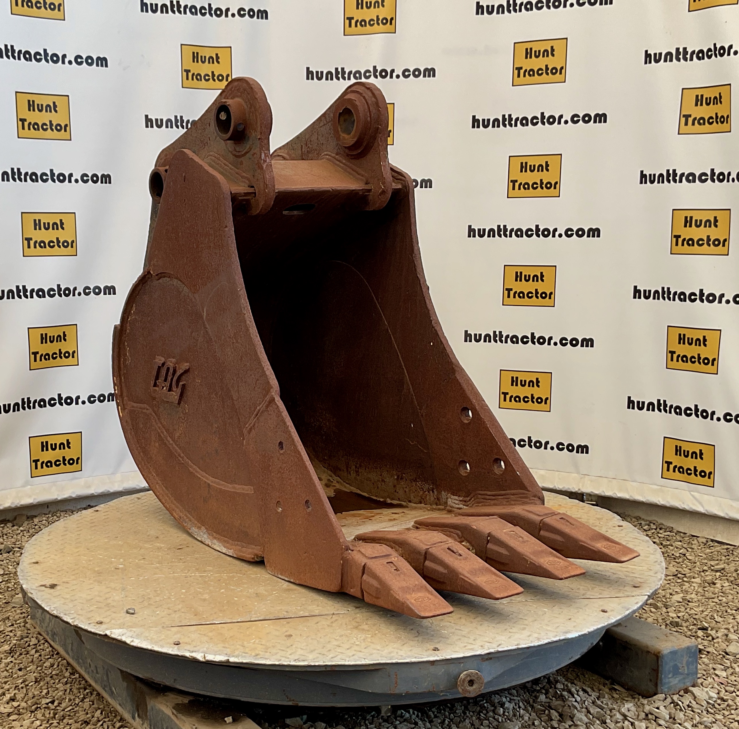 52200-24%22 JD 120 Bucket-1