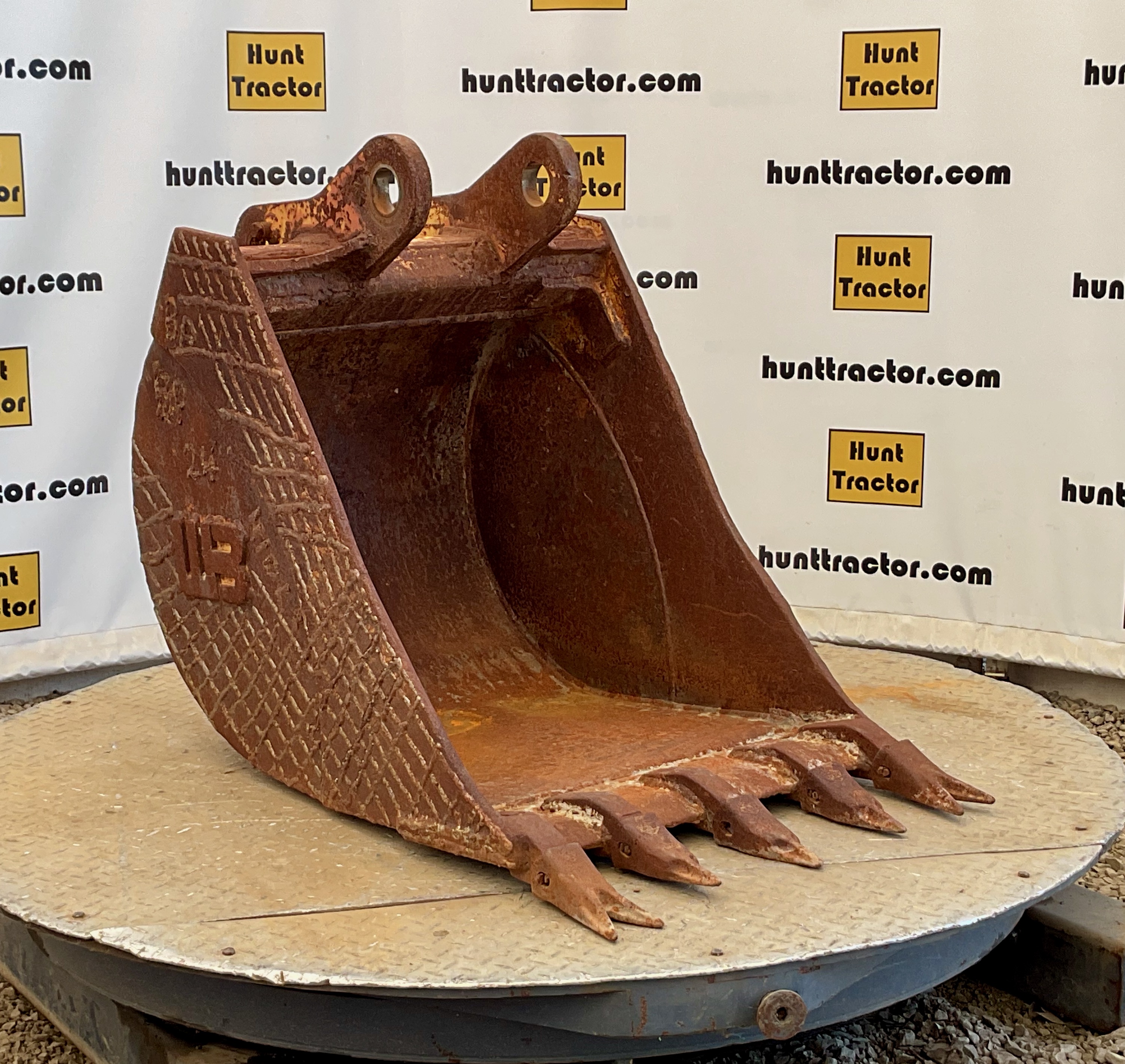 52139-24%22 JD 310SG Bucket-1