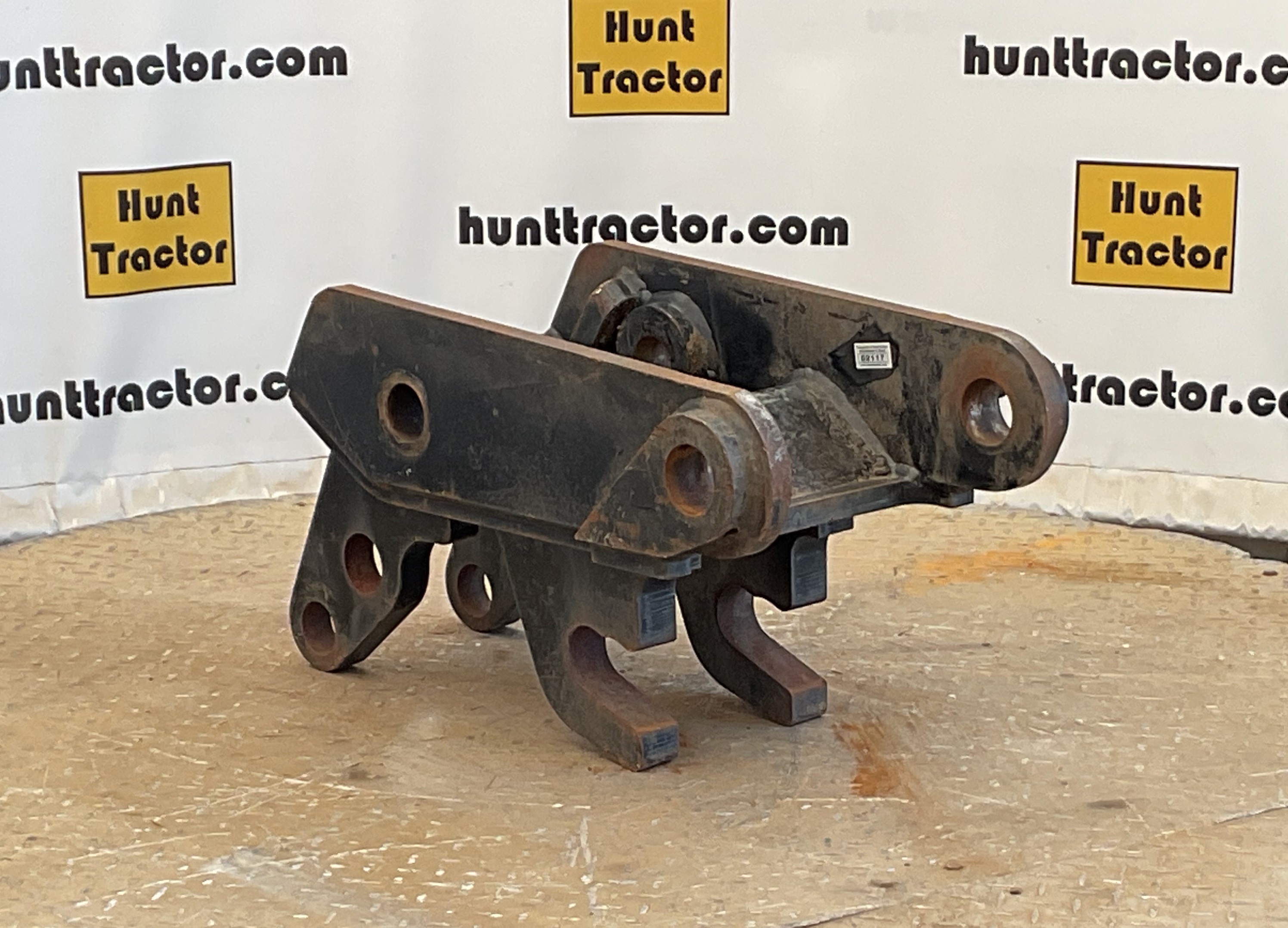 52117-Cat 420D Single Pin Coupler-1