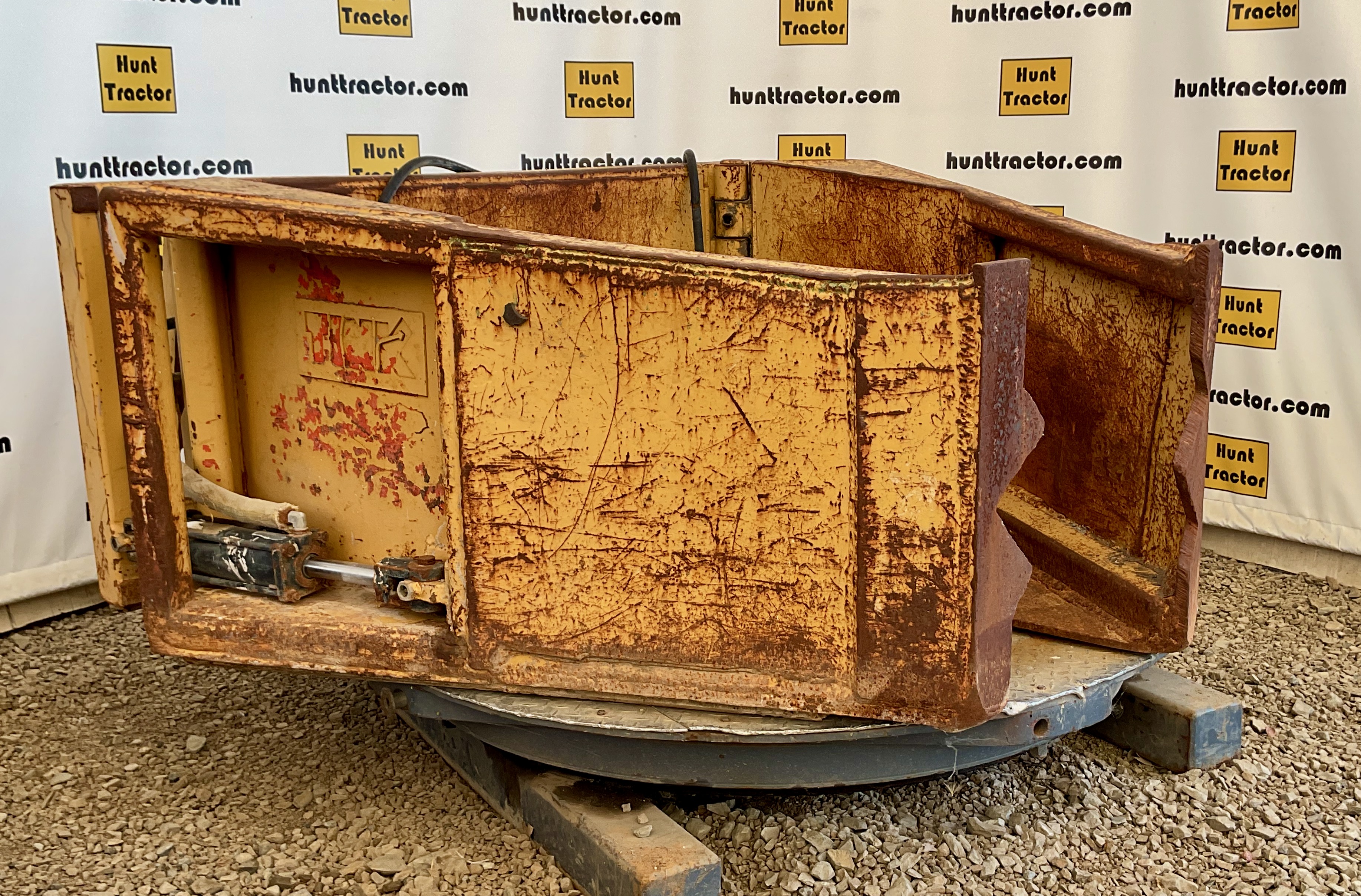 60498-TINK CLAW Bucket-1