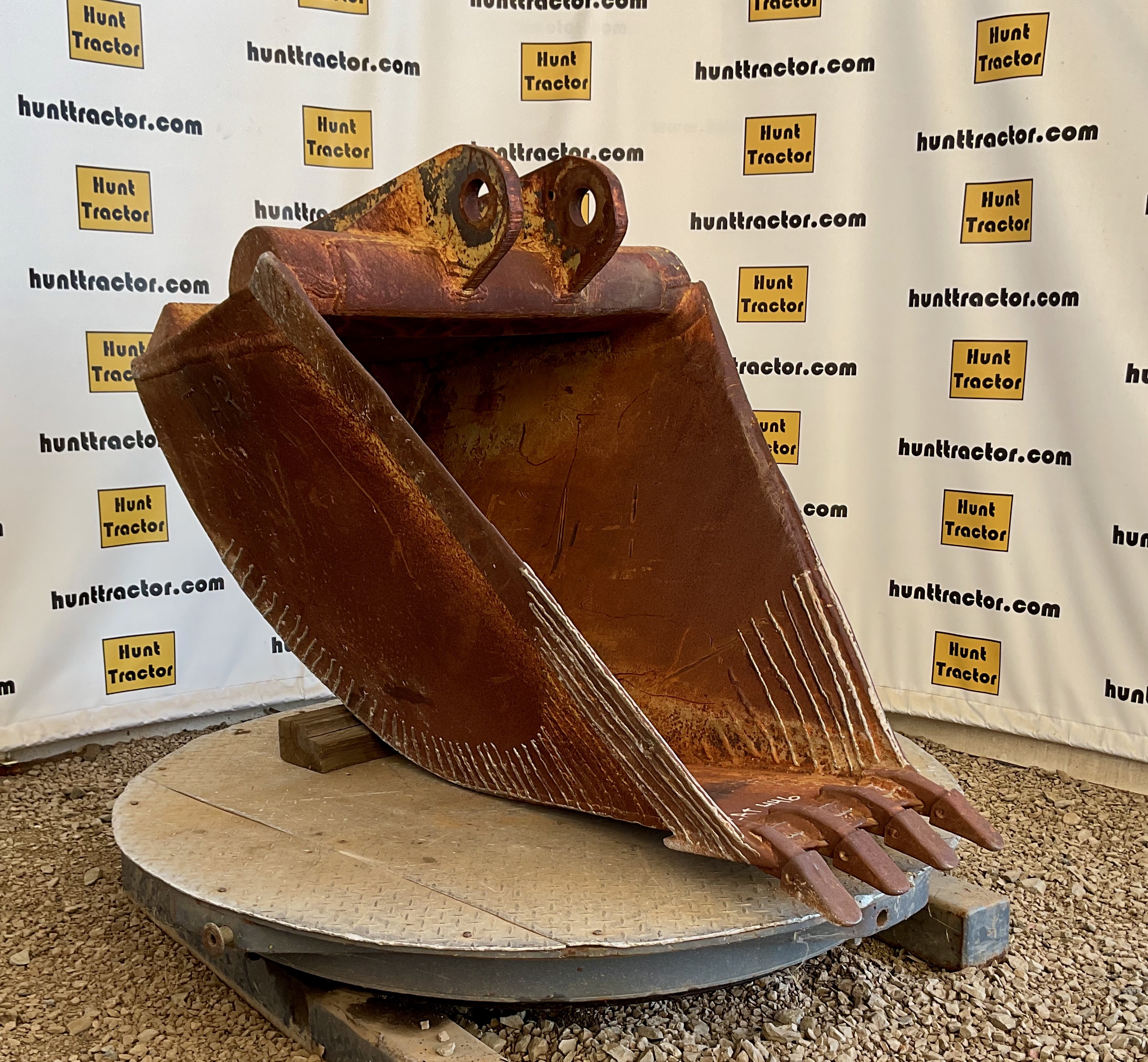 60504-18%22 x 42%22 trapezoid bucket-1