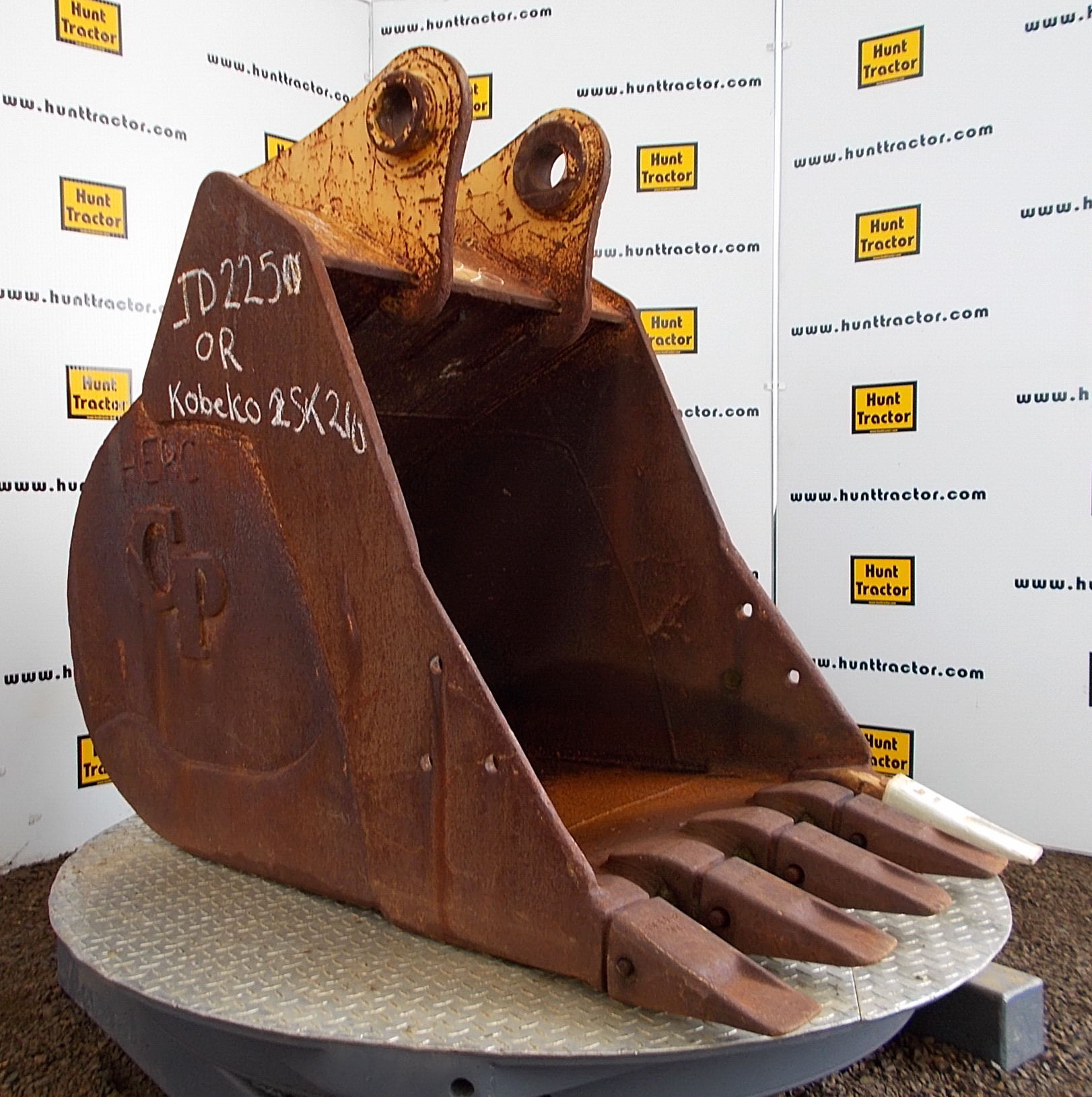 Used 36" John Deere 200 PinOn Excavator Bucket For Sale